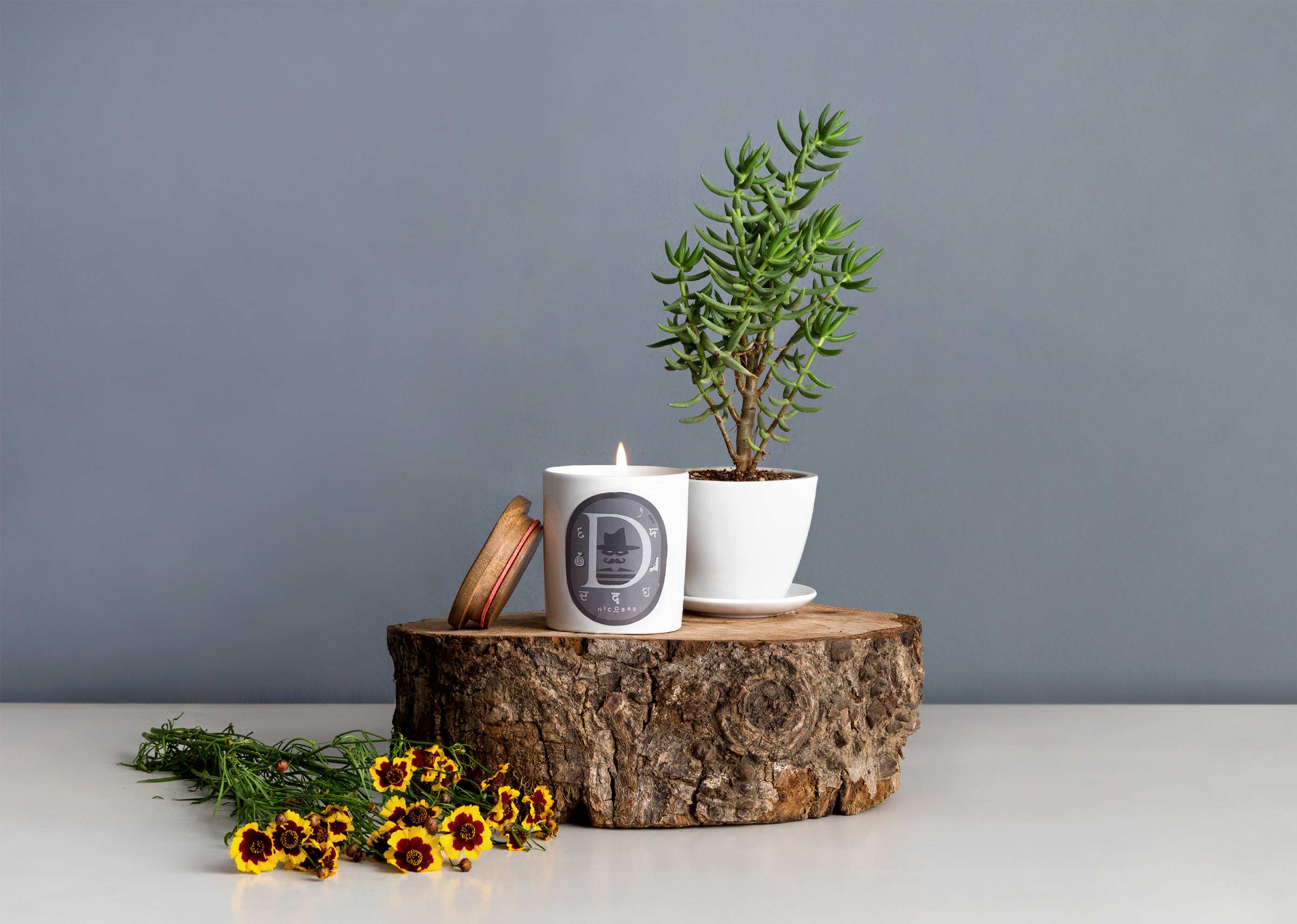 Alphabet D Candle - Image 3