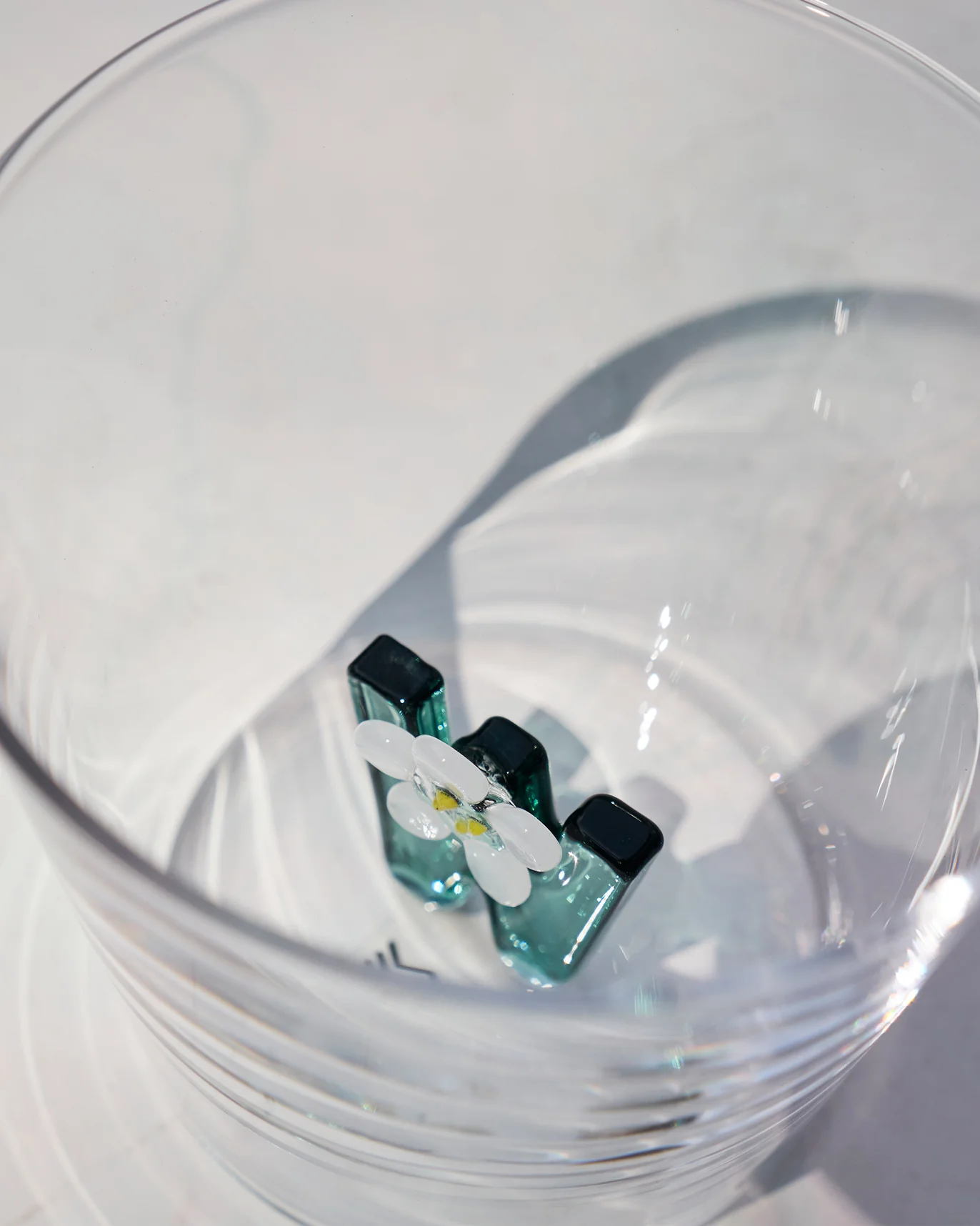 Alphabet Glass - W - Image 2