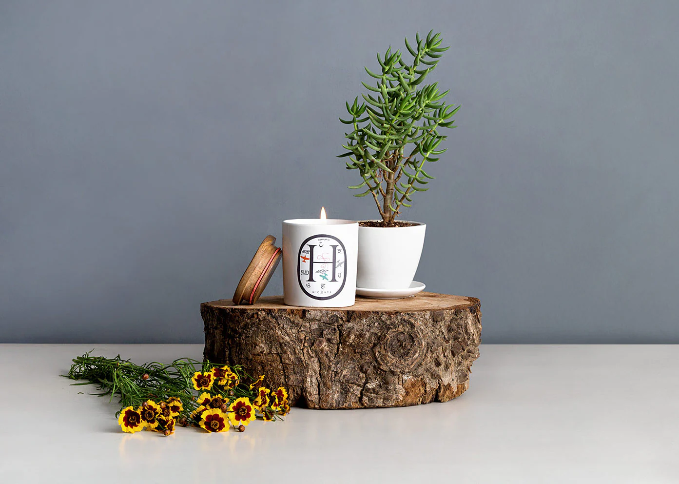 Alphabet H Candle - Image 3
