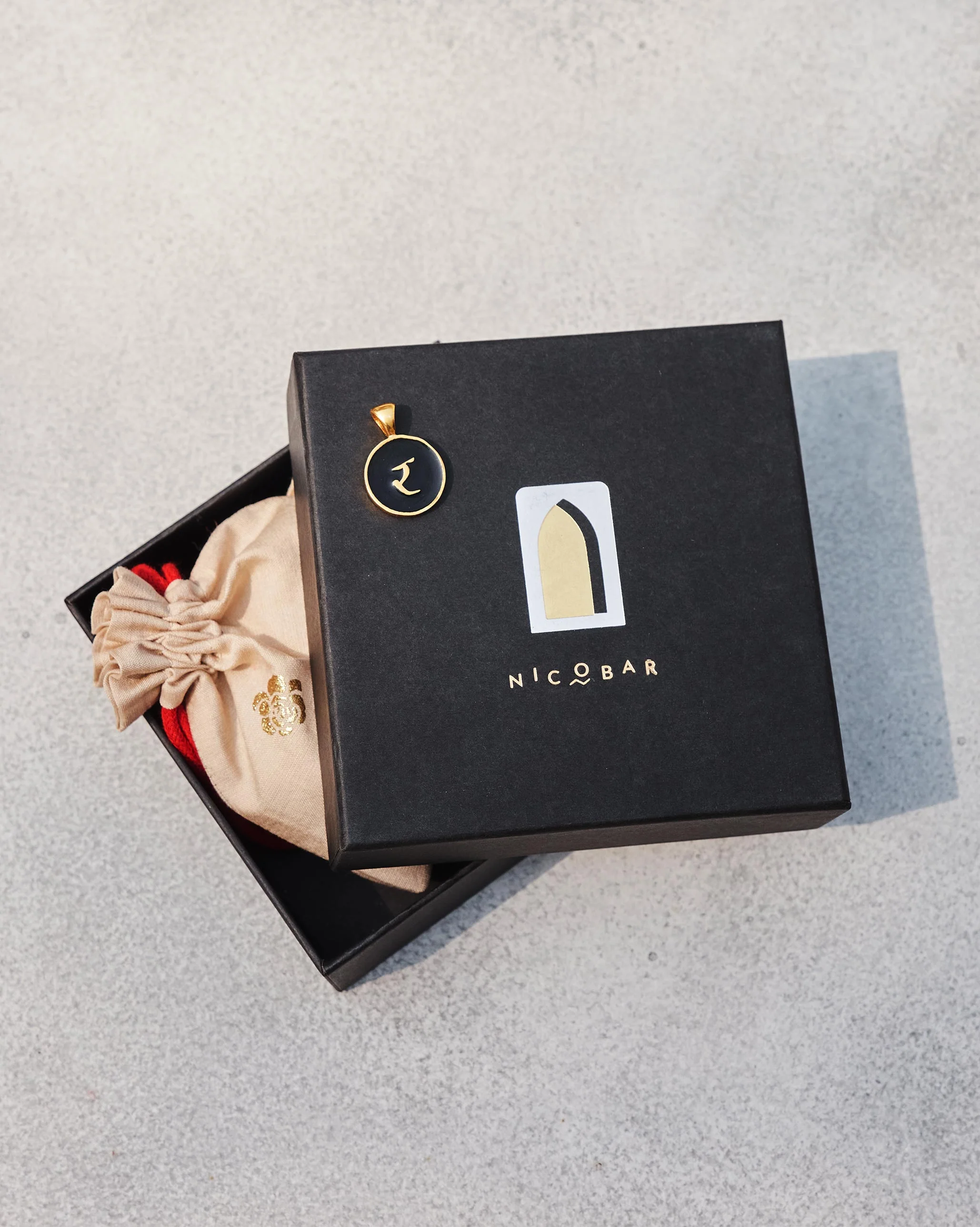 Alphabet R Charm- Black & Gold - Image 2