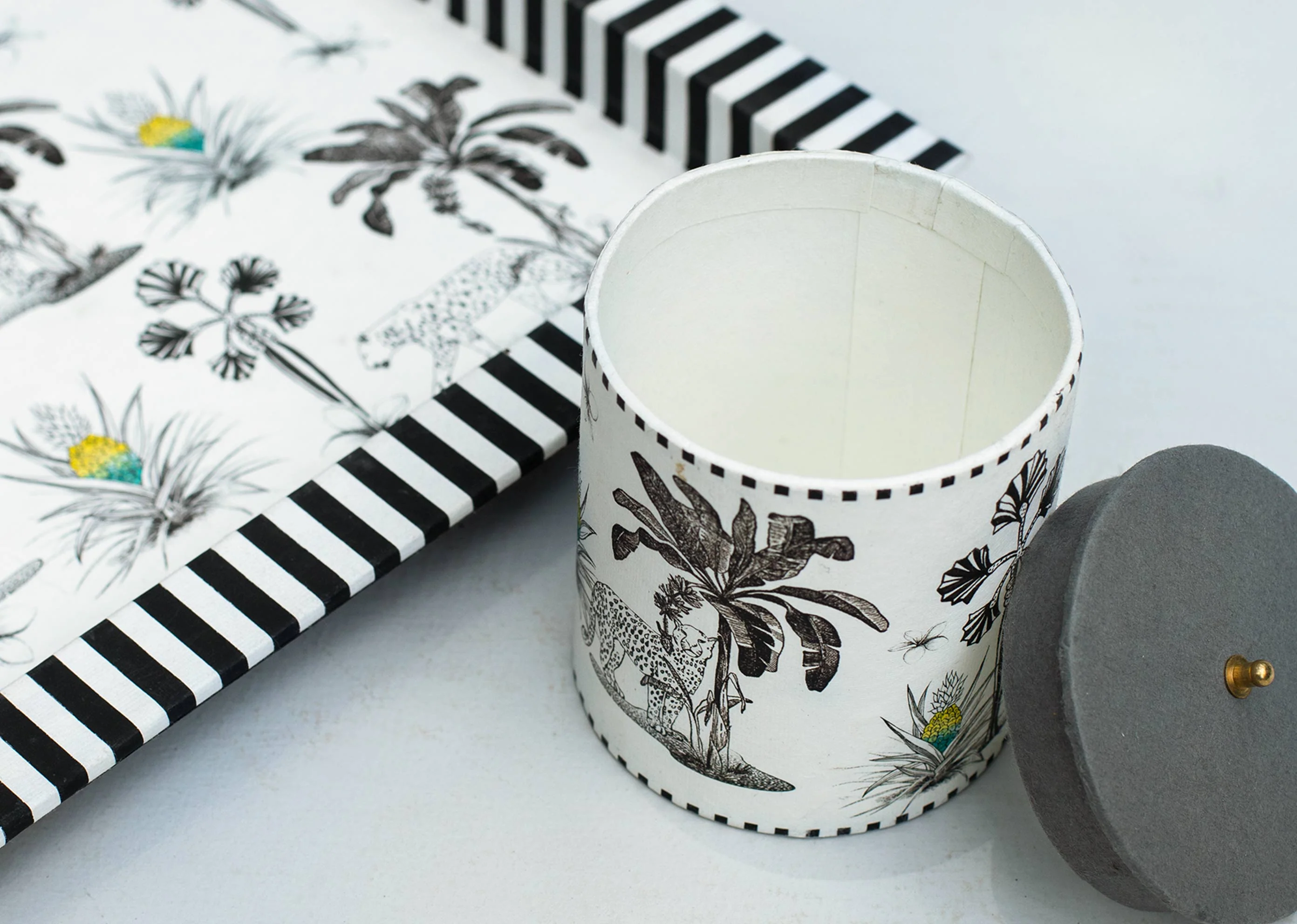 An Organised Desk Kit - Image 3