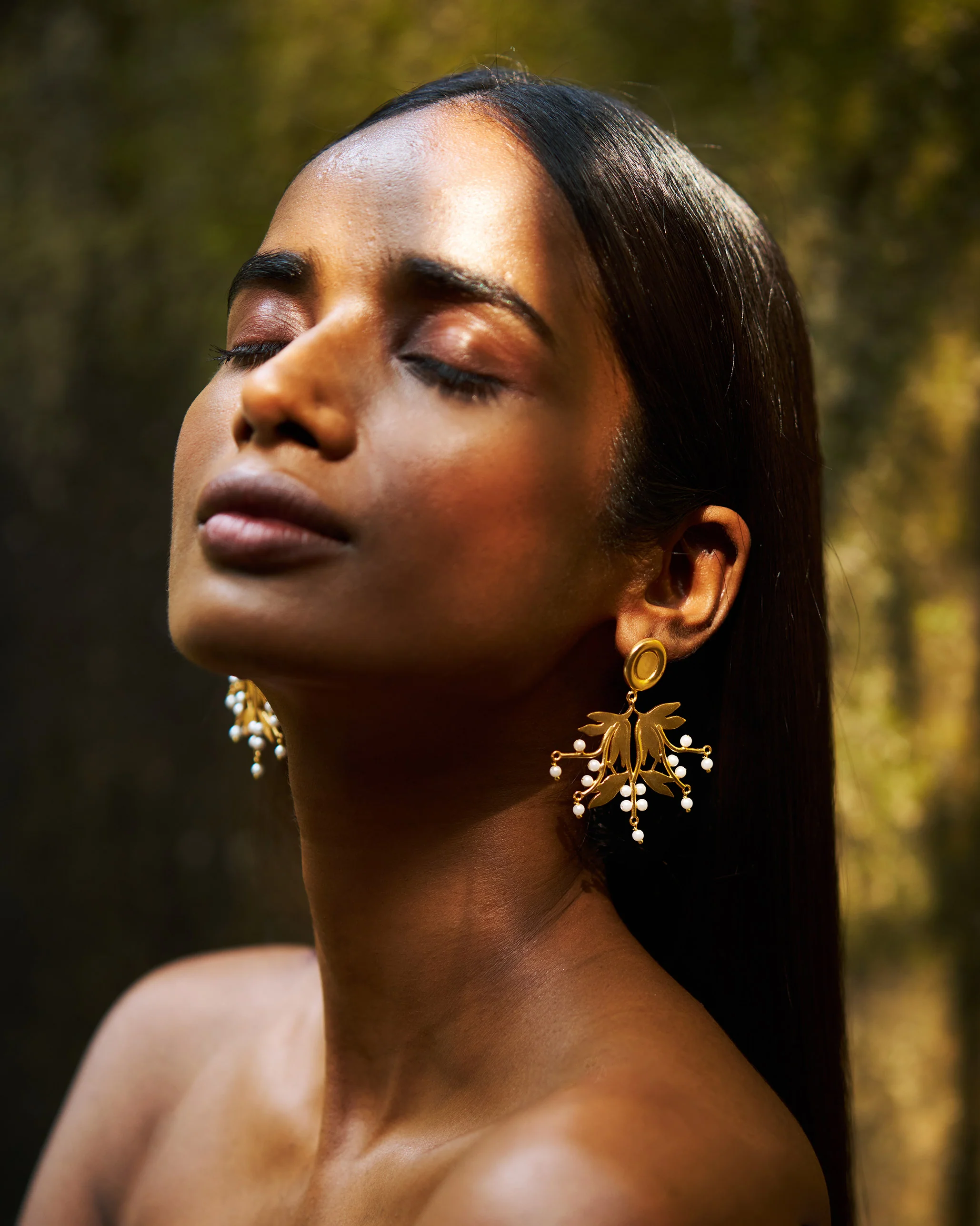 Anaar Cluster Earrings - Gold - Image 5