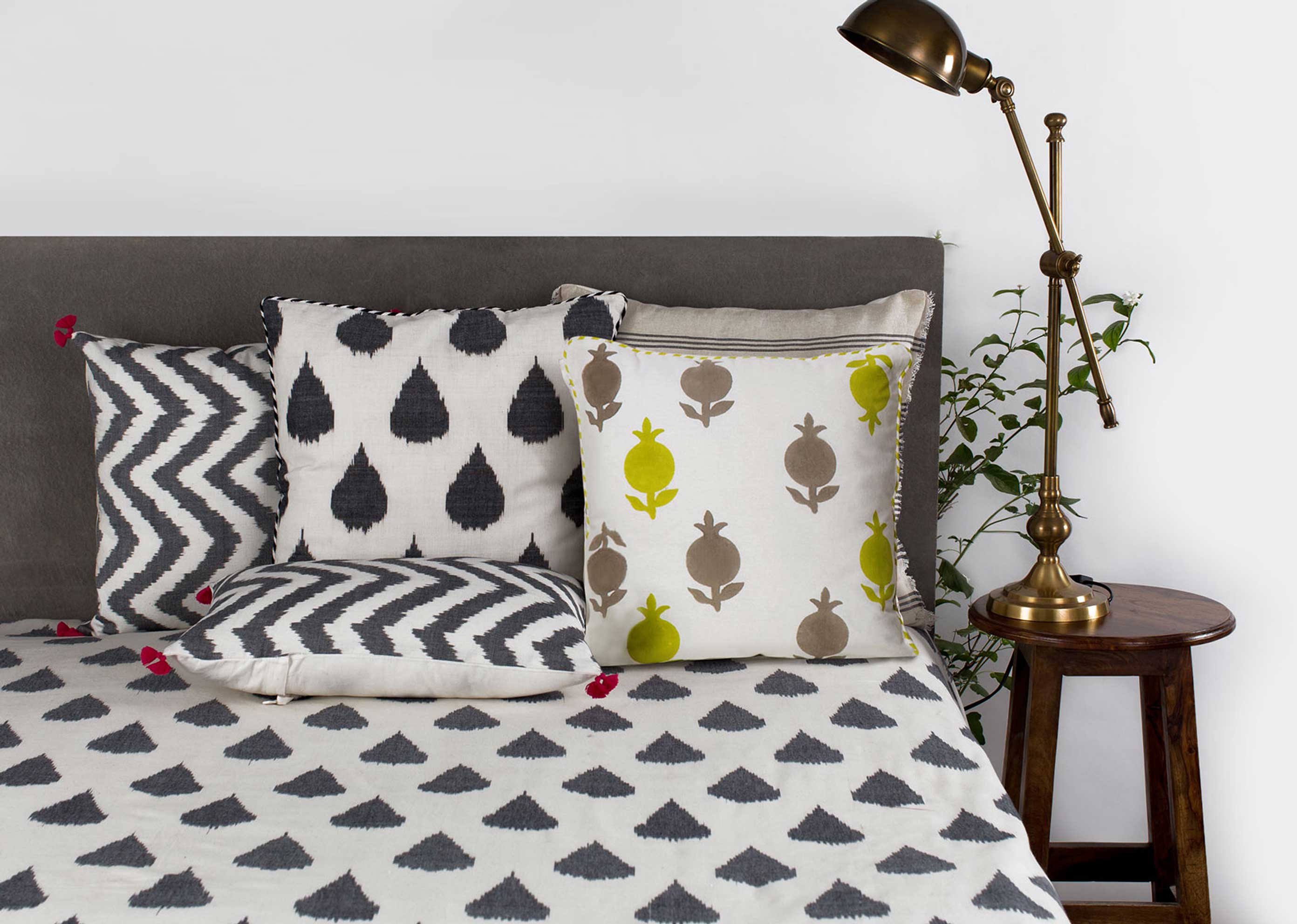 Anar Cushion Cover - Grey & Lime - Image 3