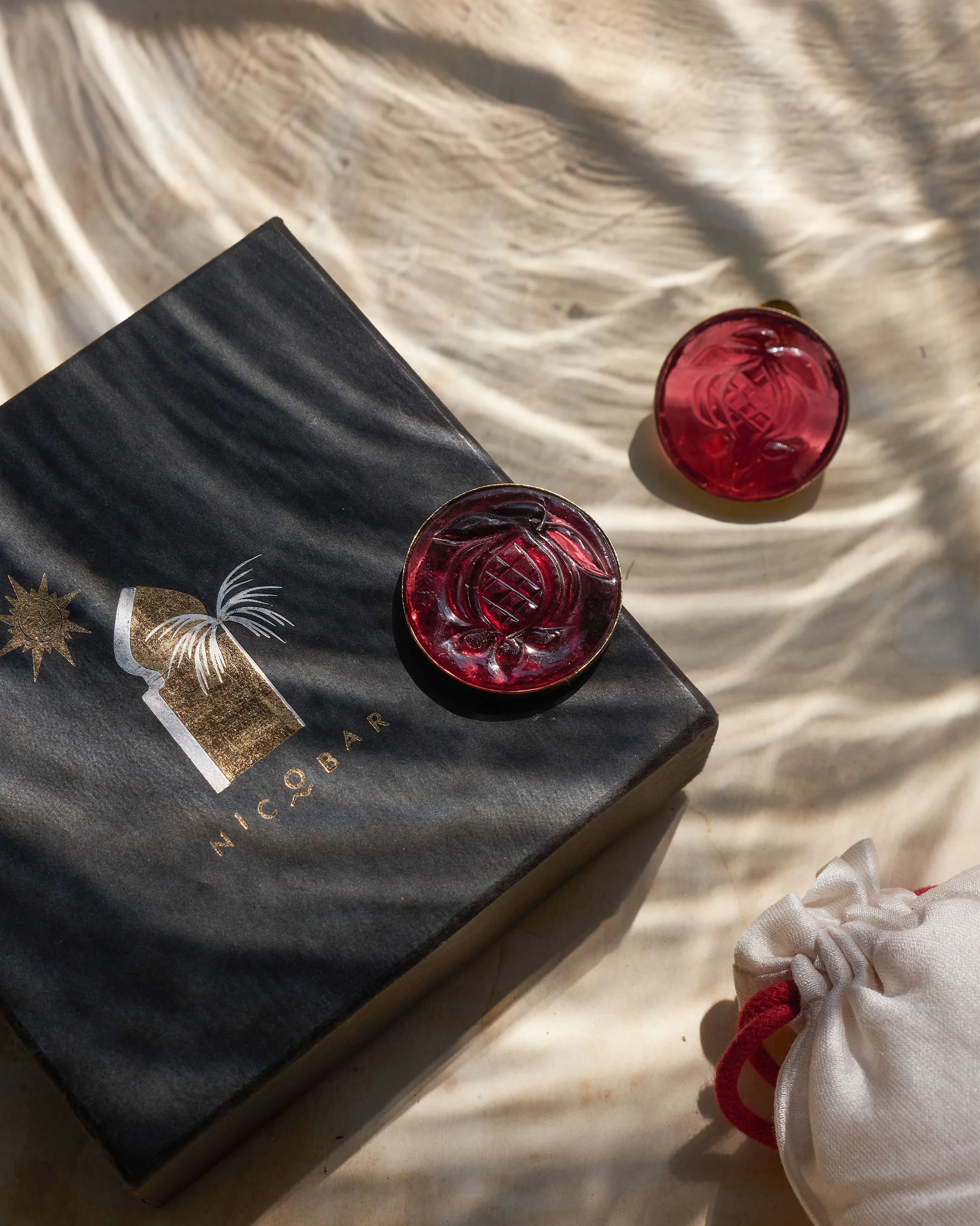 Anar Glass Seal Studs Large - Red - Image 3