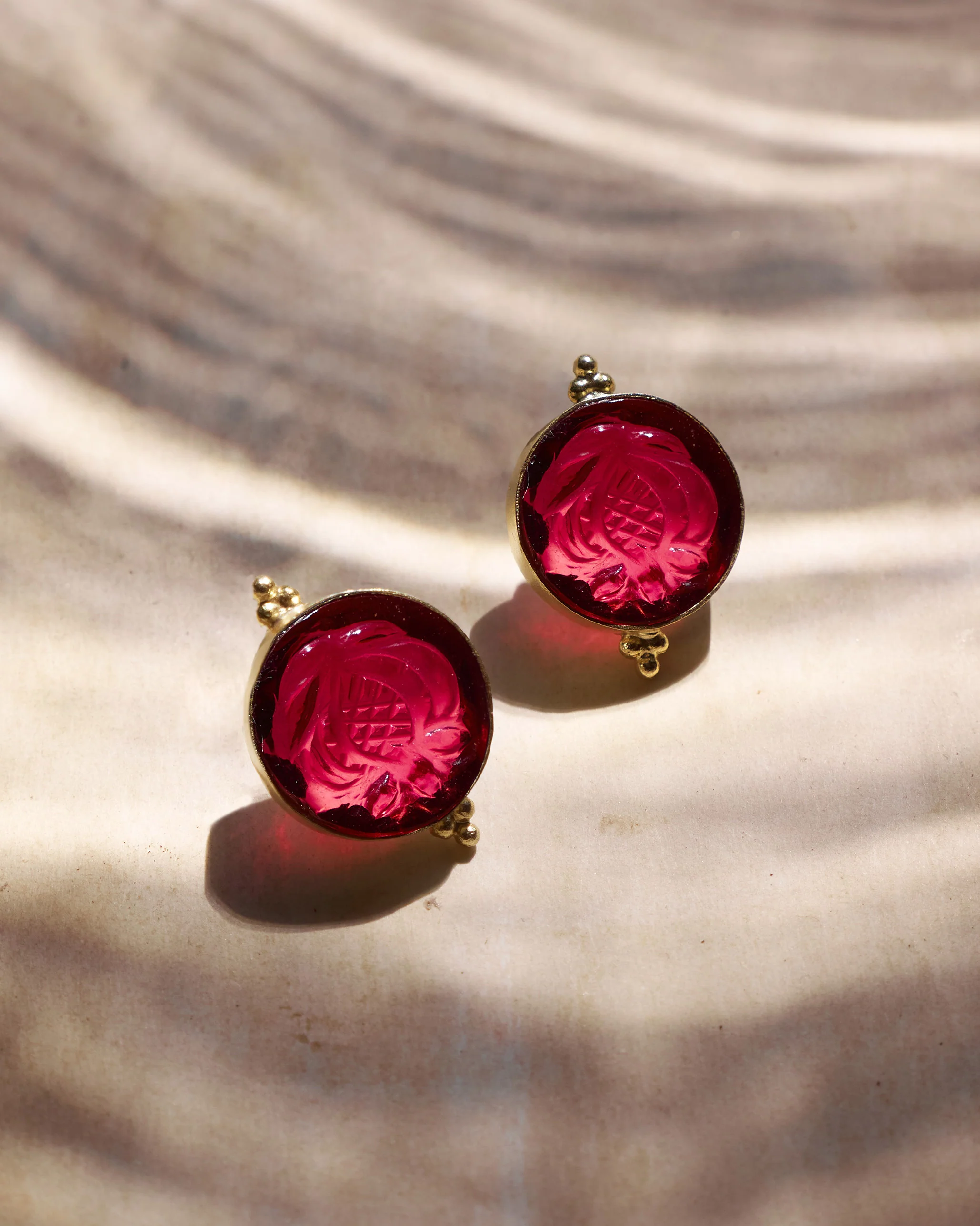 Anar Glass Seal Studs Small - Red - Image 2