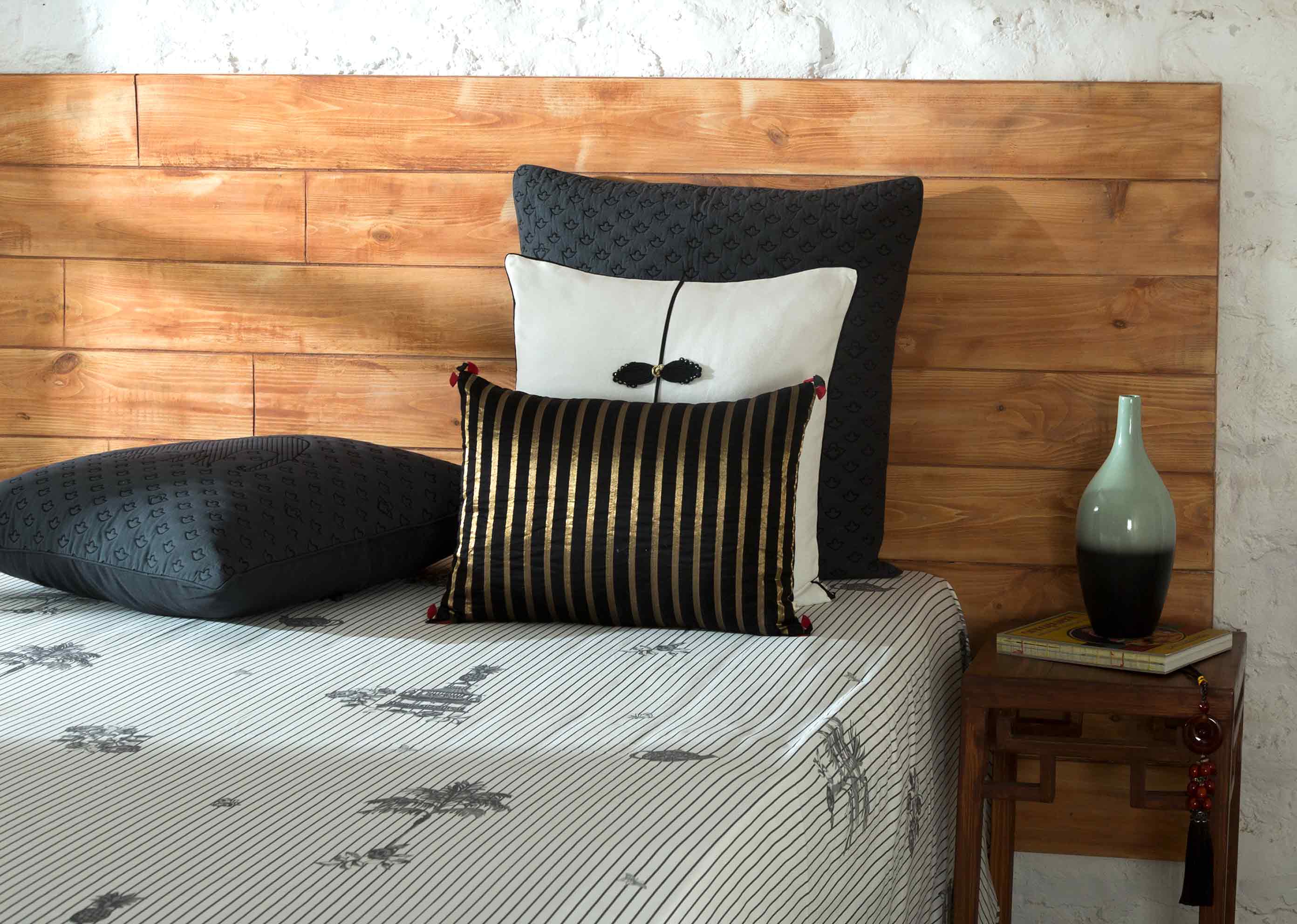 Aurum Lumbar Pillow Cover - Image 3