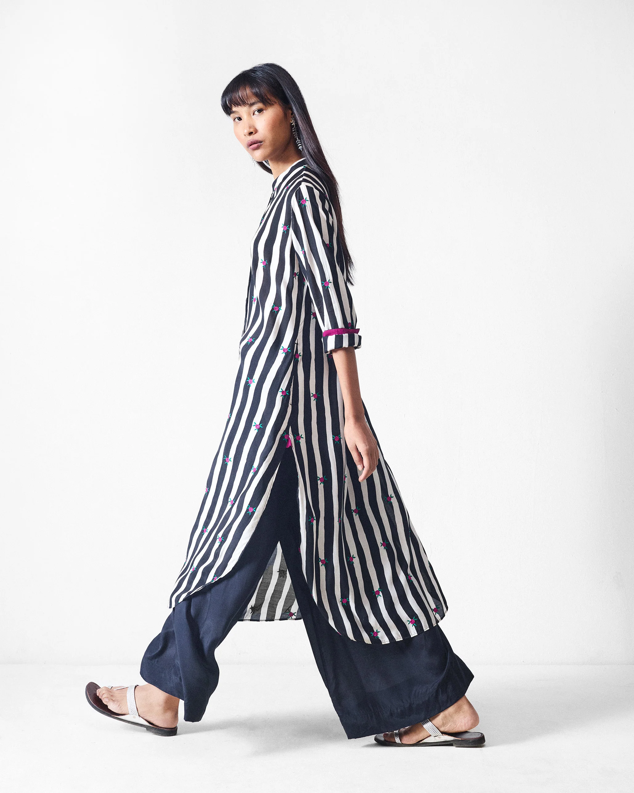 Basic Long Length Kurta - Black & Beige Printed - Image 2
