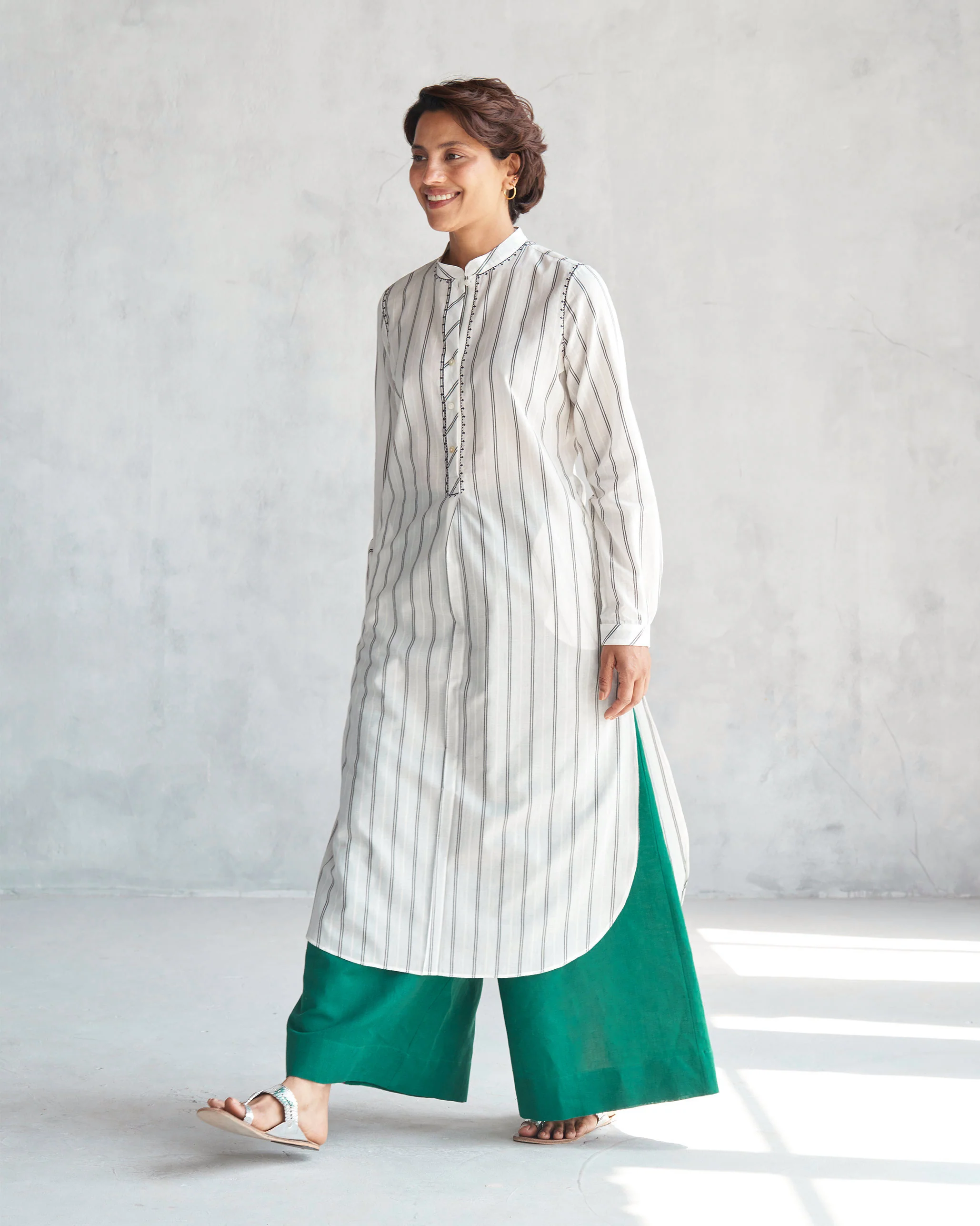 Basic Long Length Kurta - Ivory & Black - Image 4