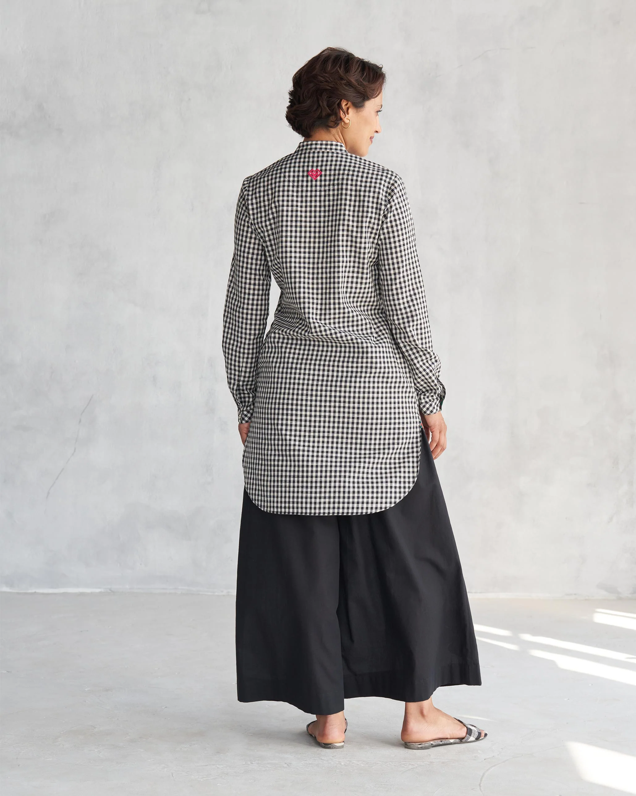 Basic Mid Length Kurta - Black & Ivory - Image 5