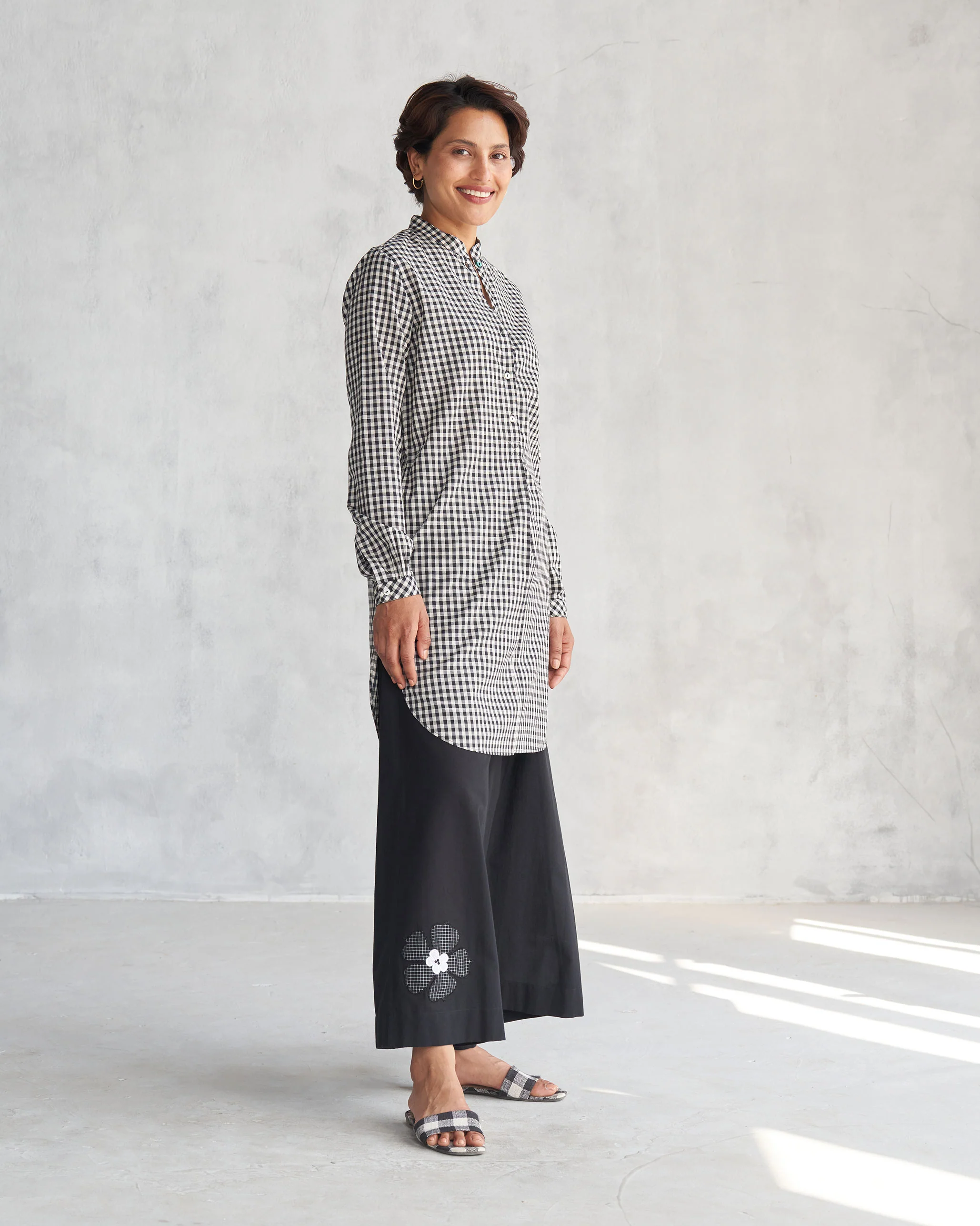 Basic Mid Length Kurta - Black & Ivory - Image 6
