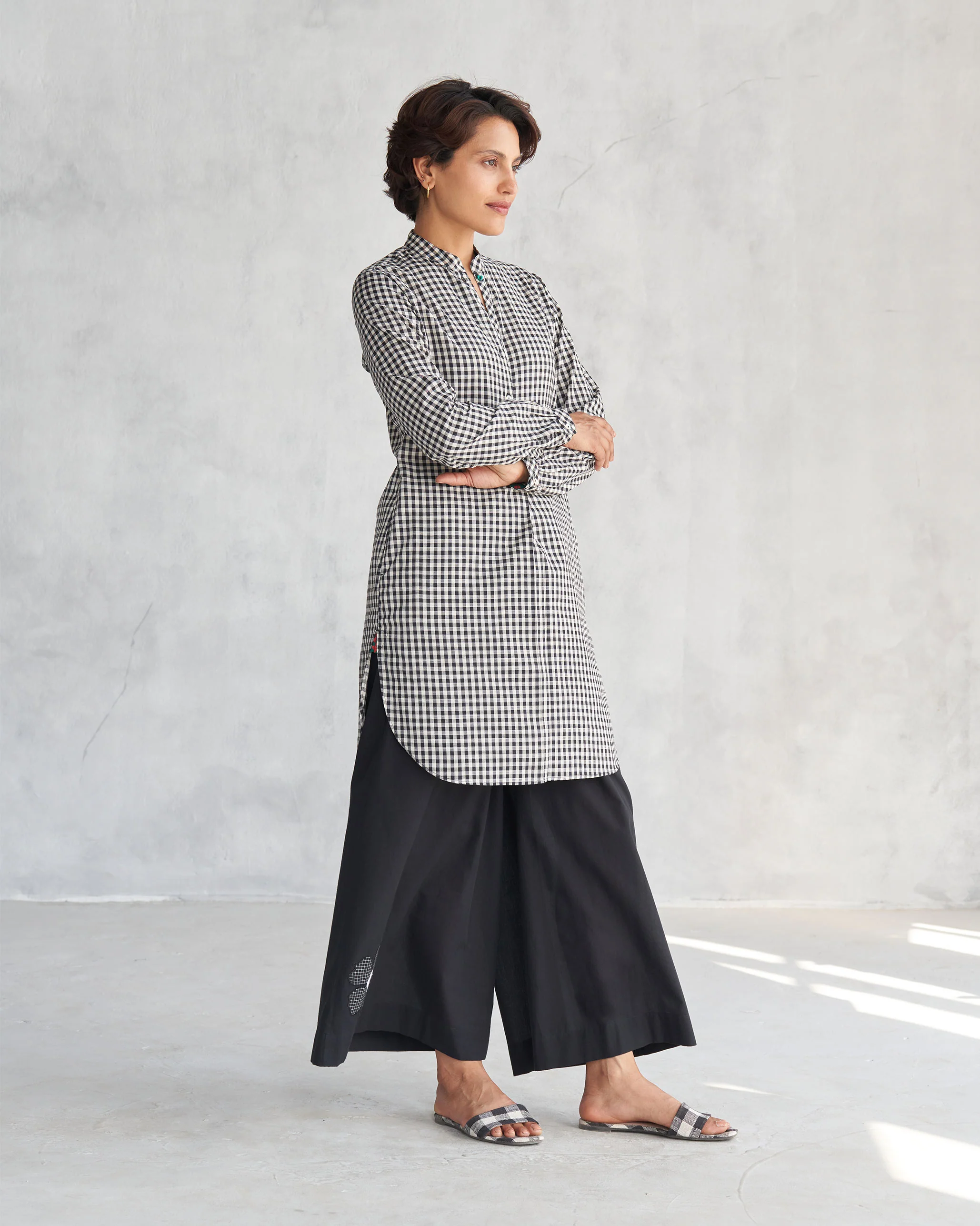 Basic Mid Length Kurta - Black & Ivory - Image 7