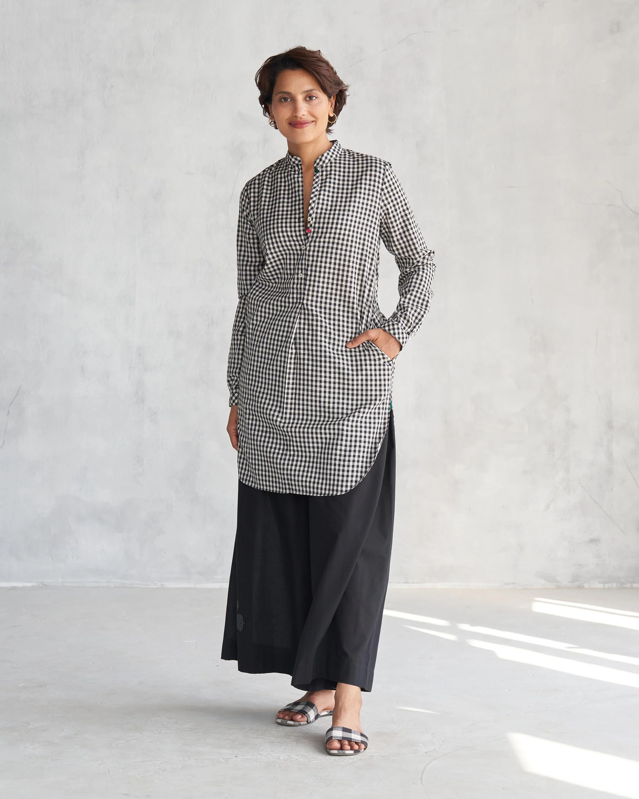 Basic Mid Length Kurta - Black & Ivory - Image 8