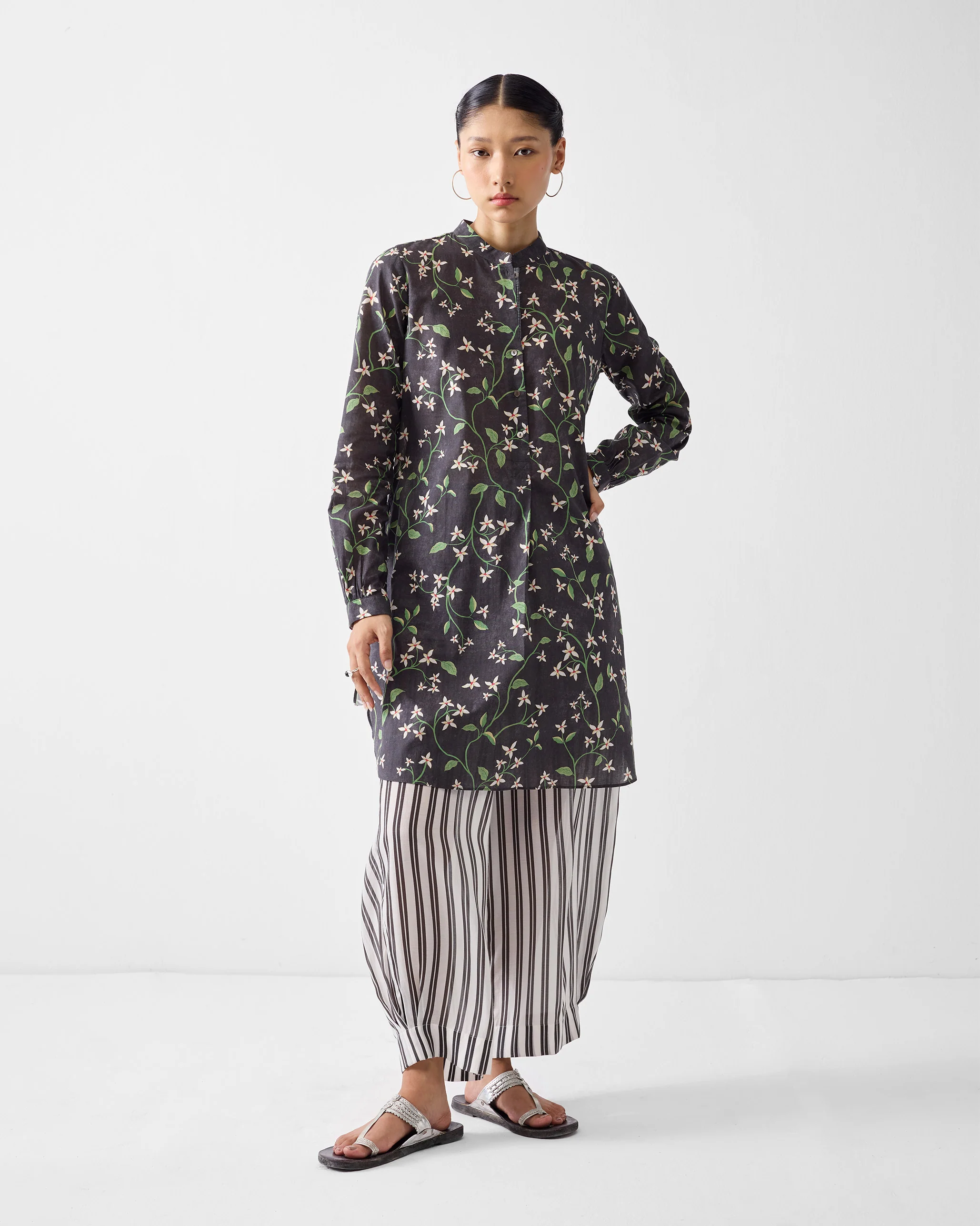 Basic Mid Length Kurta - Charcoal Print - Image 5