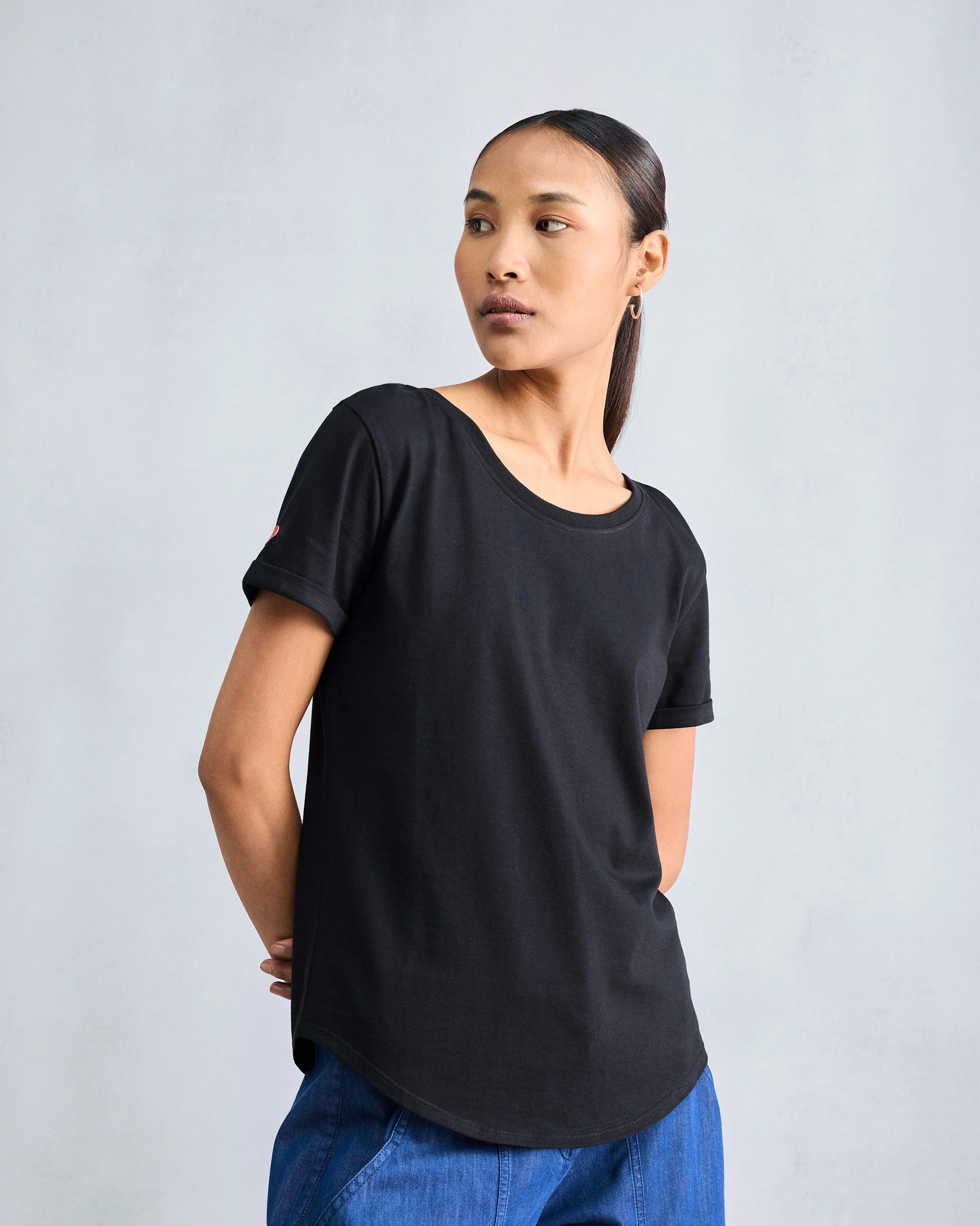 Basic T-Shirt - Black - Image 4