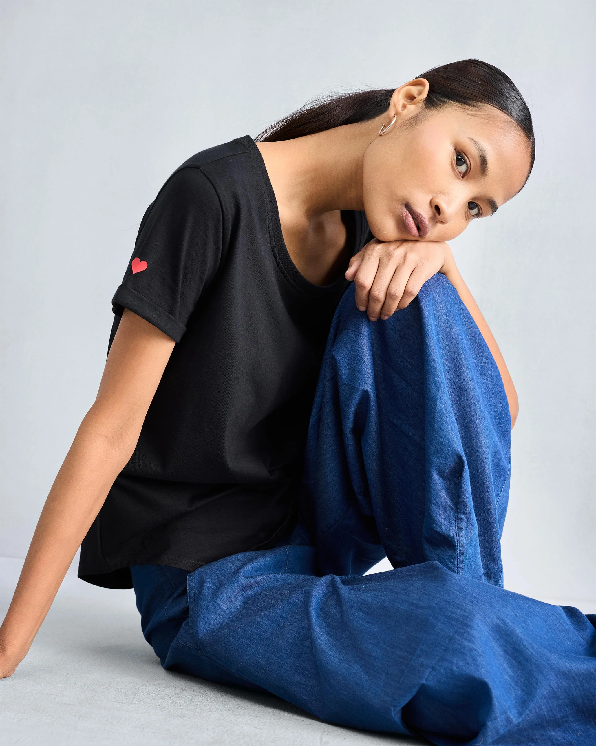 Basic T-Shirt - Black - Image 8