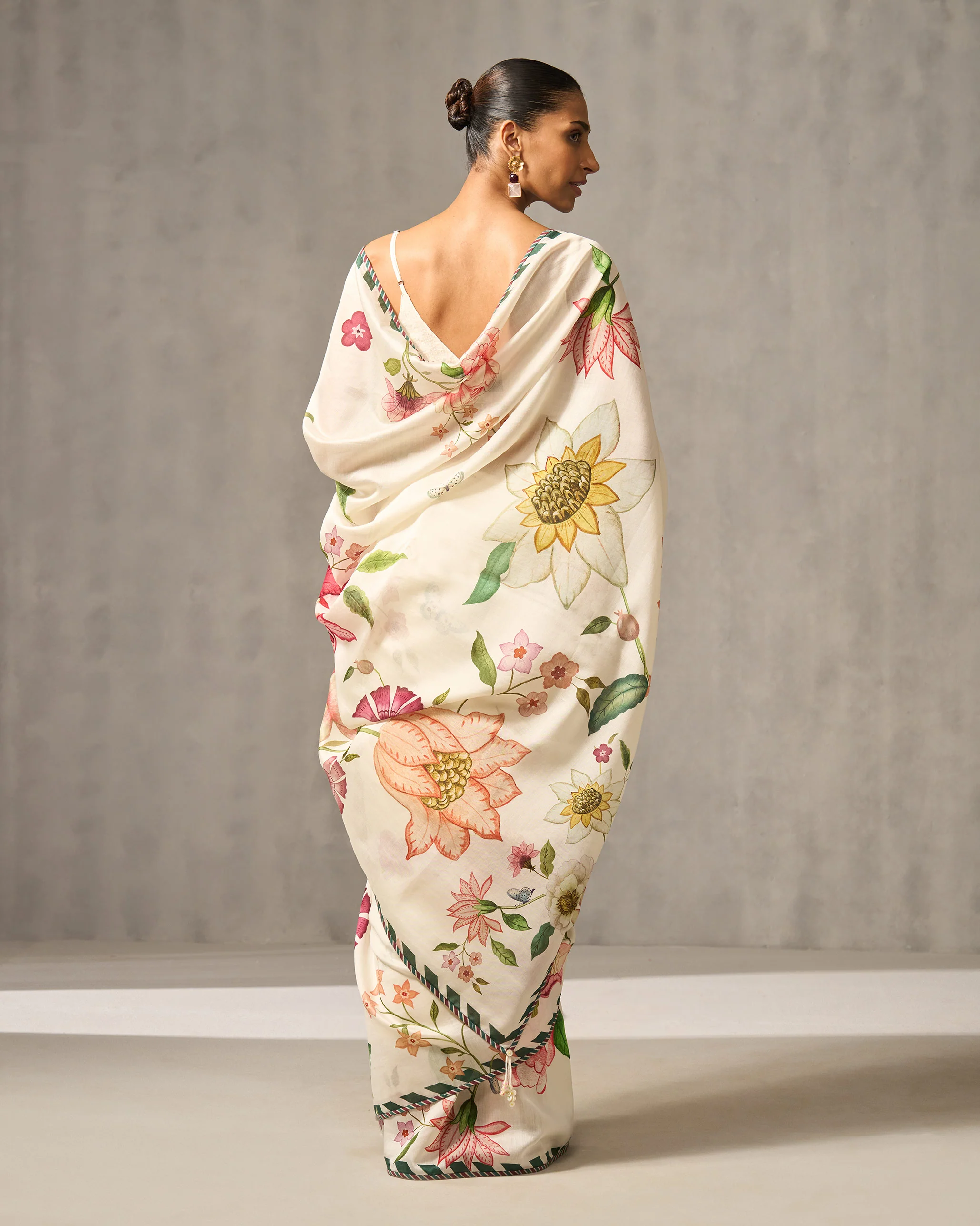 Bloom Bed Sari - Ivory Print - Image 4