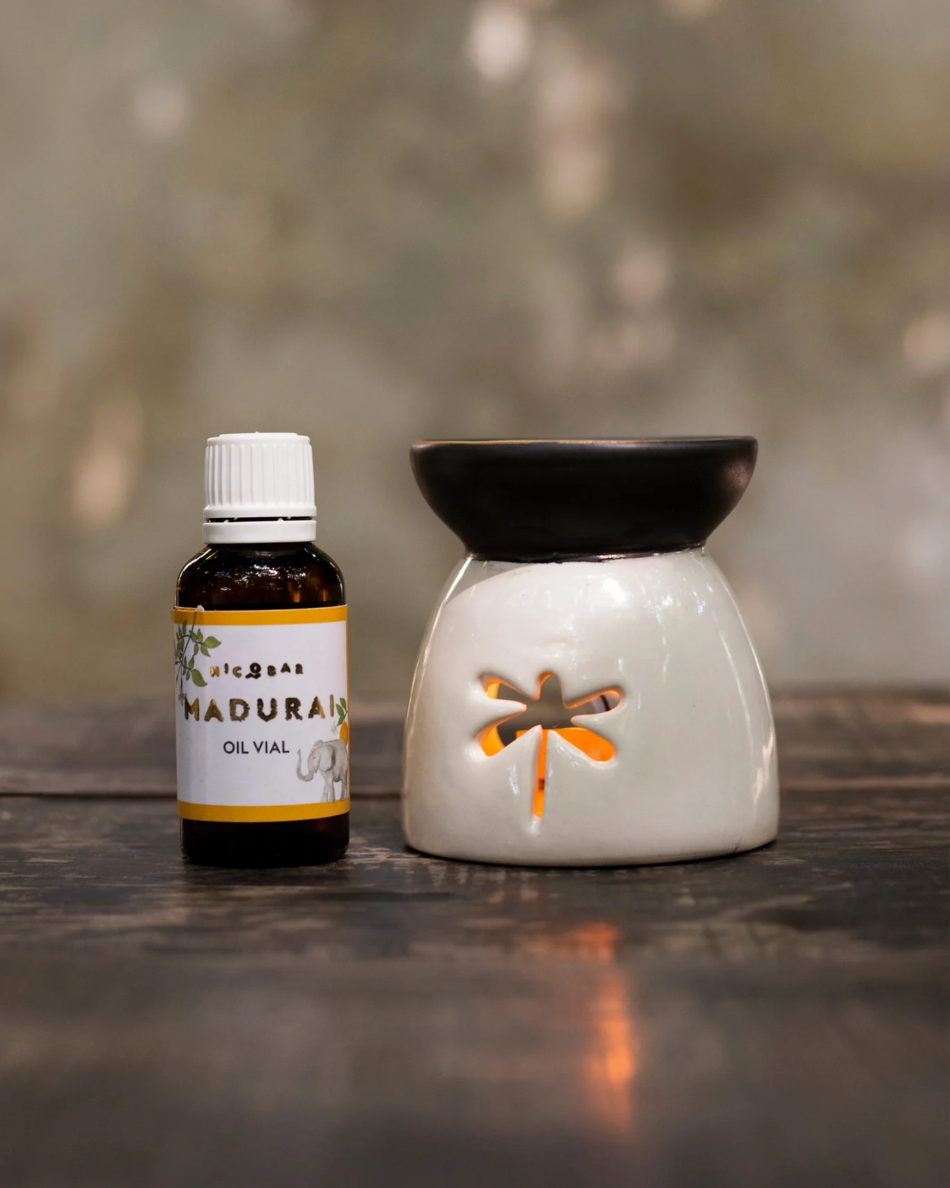 Ceramic Diffuser with the vial Madurai