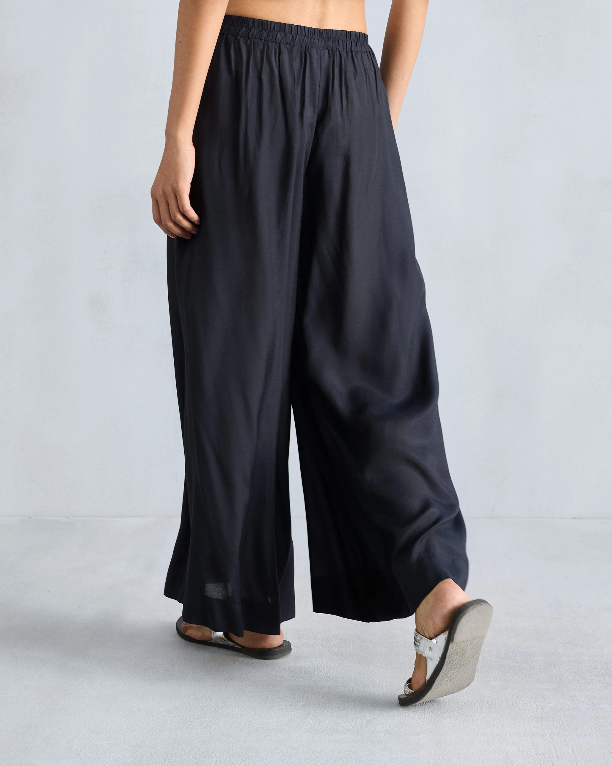 Classic Pyjama - Black - Image 4