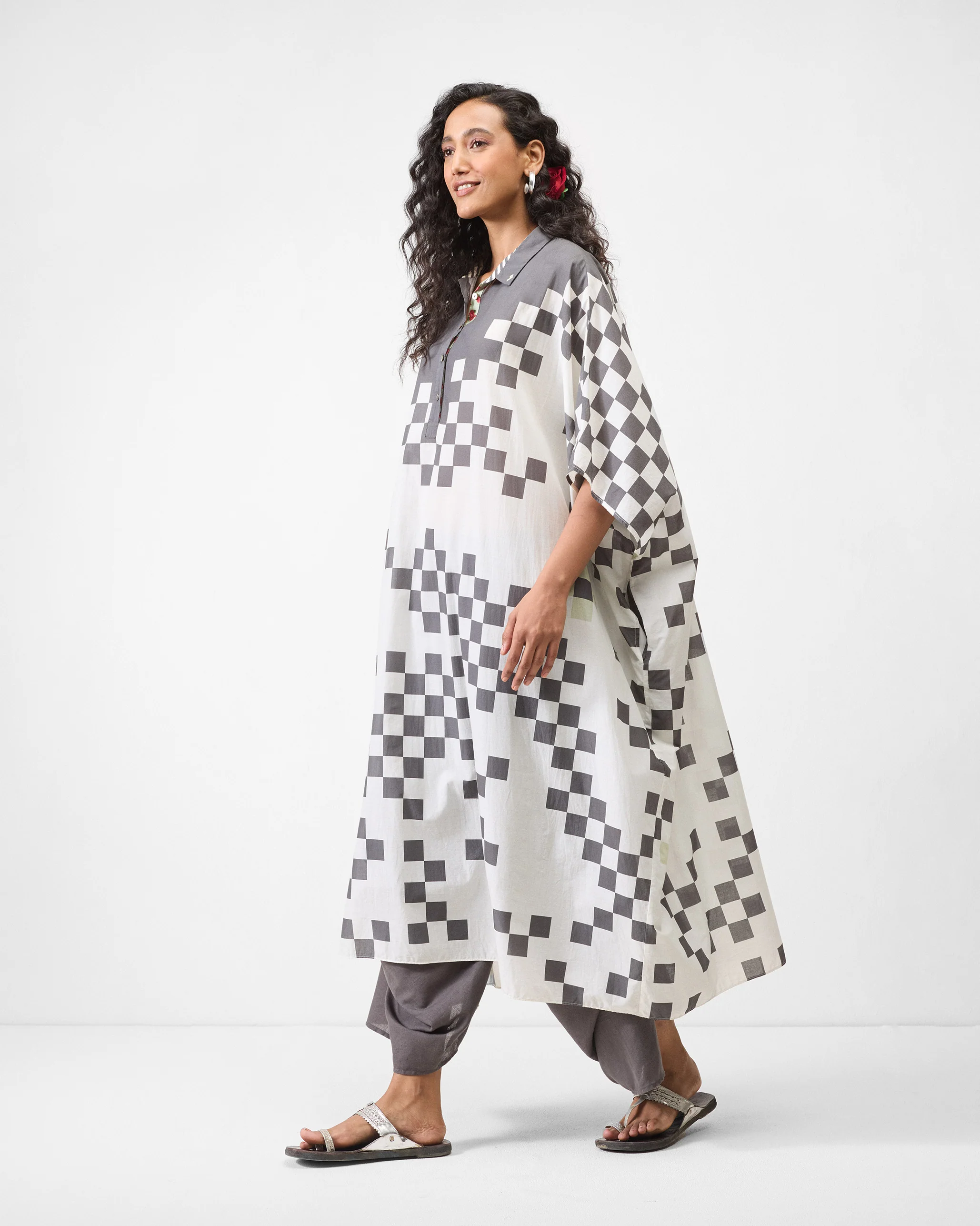 Collared Kaftan - Ivory & Charcoal Print - Image 5