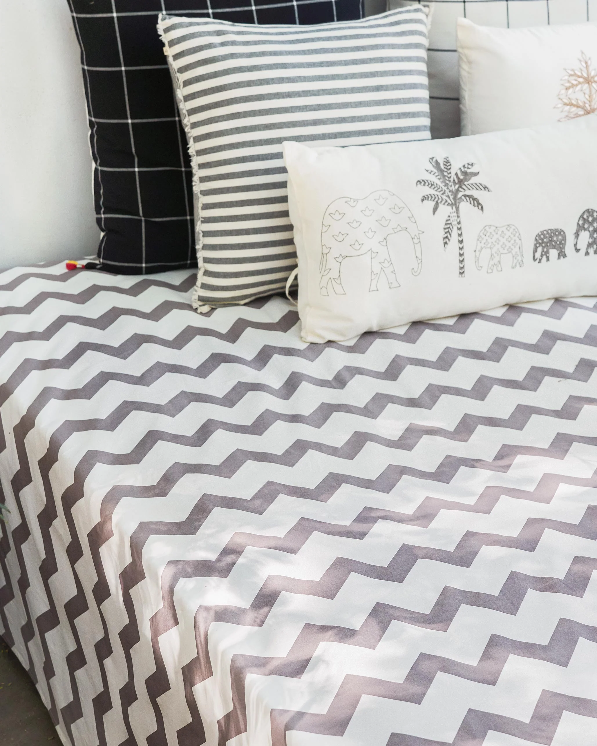 Colombo Wave Bedsheet King with Pillow Case Set - Image 9