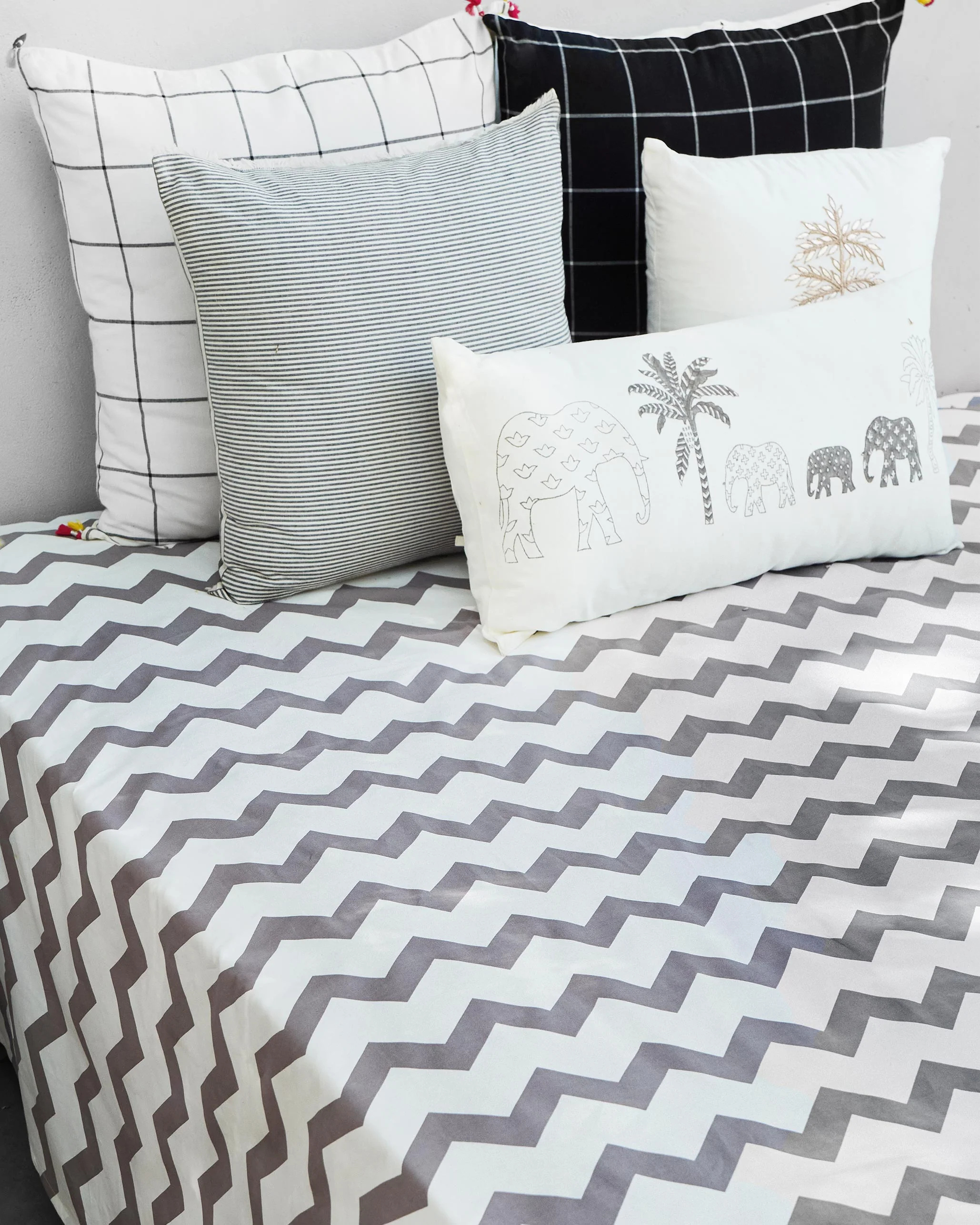 Colombo Wave Bedsheet Queen with Pillow Case Set - Image 5