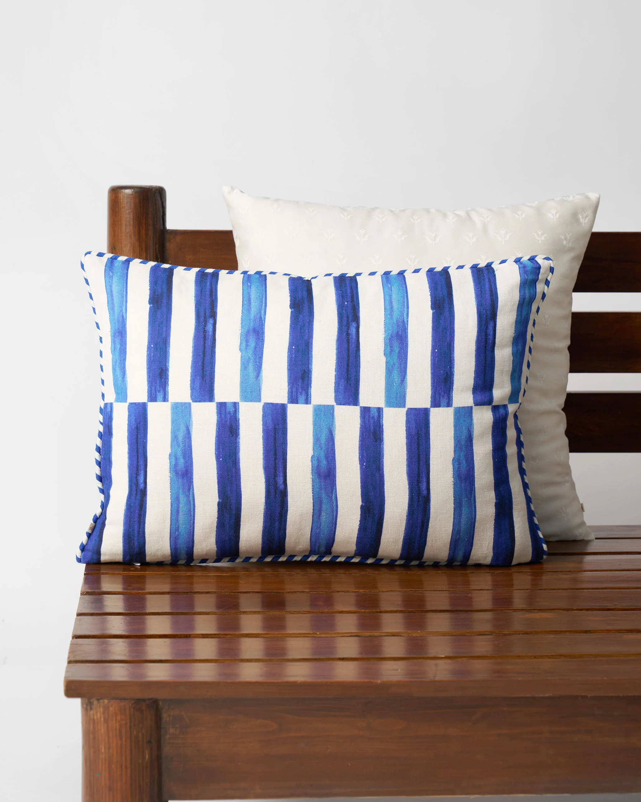 Dancing Crane Cushion Cover - Image 5