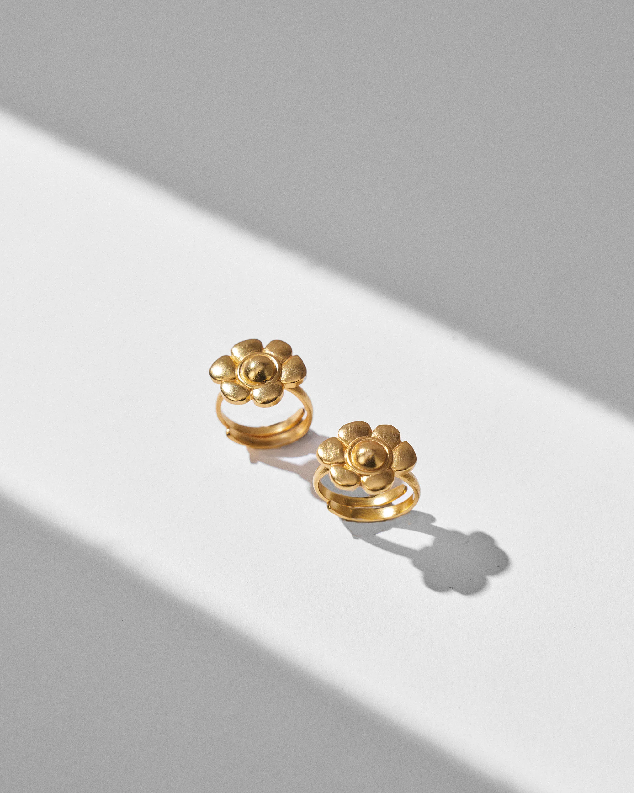 Daylily Toe Rings - Gold - Image 3