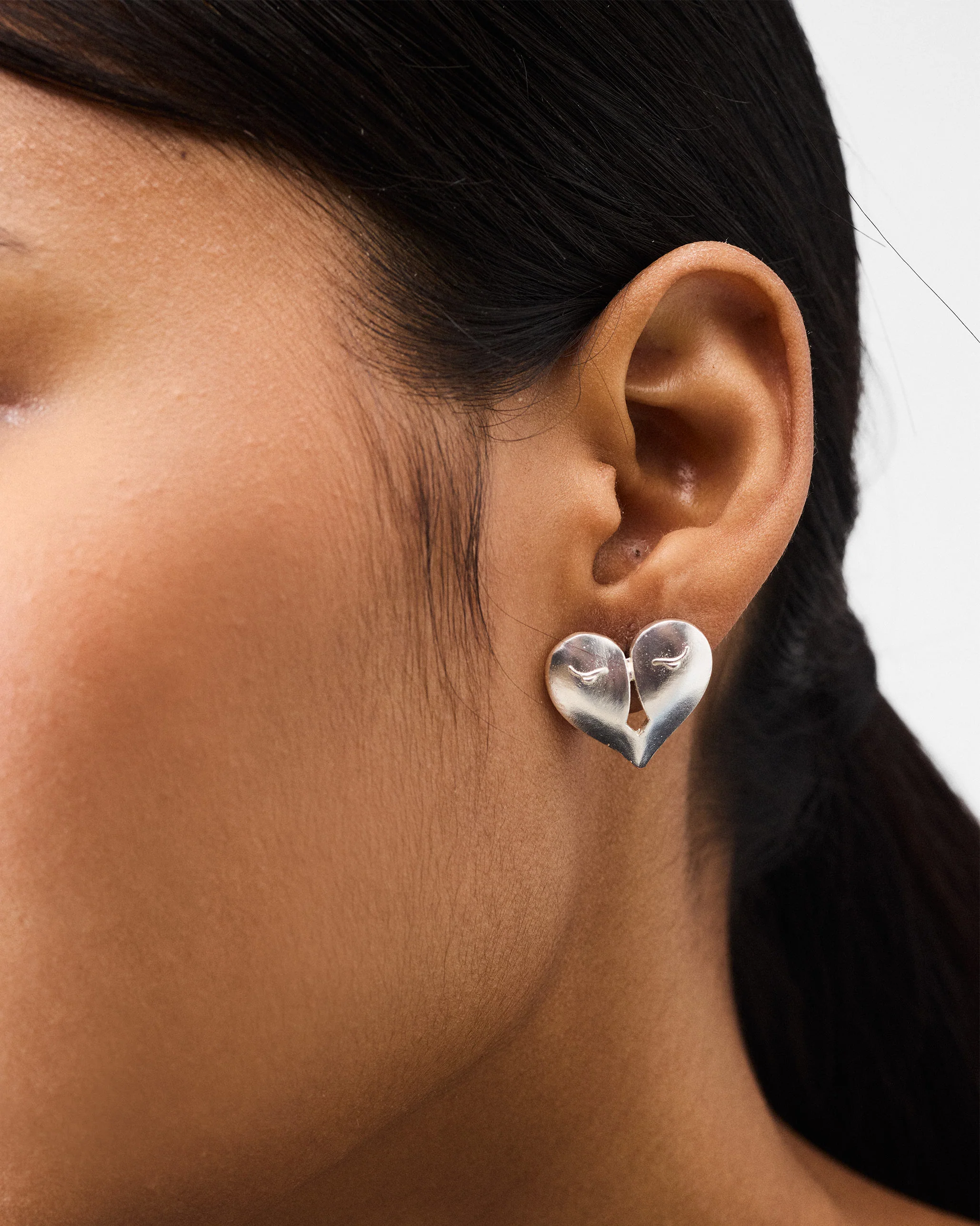 Dil Studs - Silver