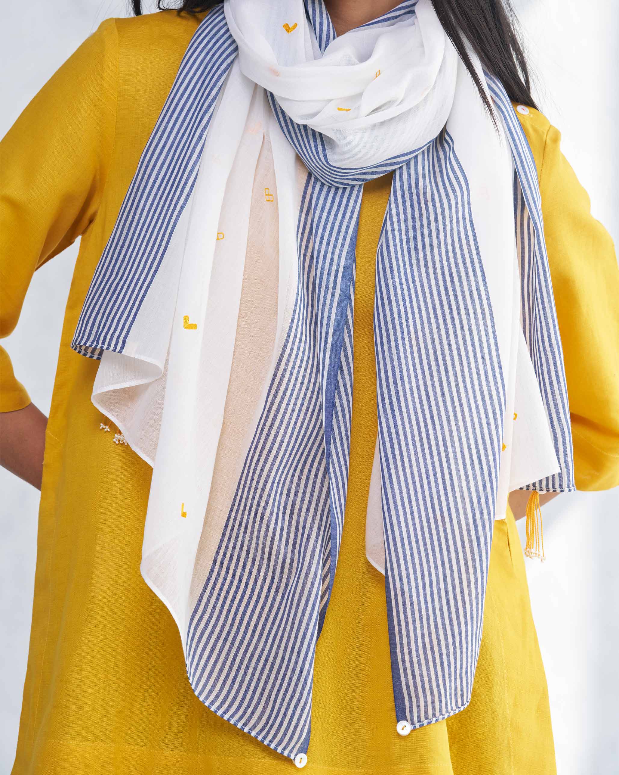 Dokai Scarf - White & Navy - Image 2