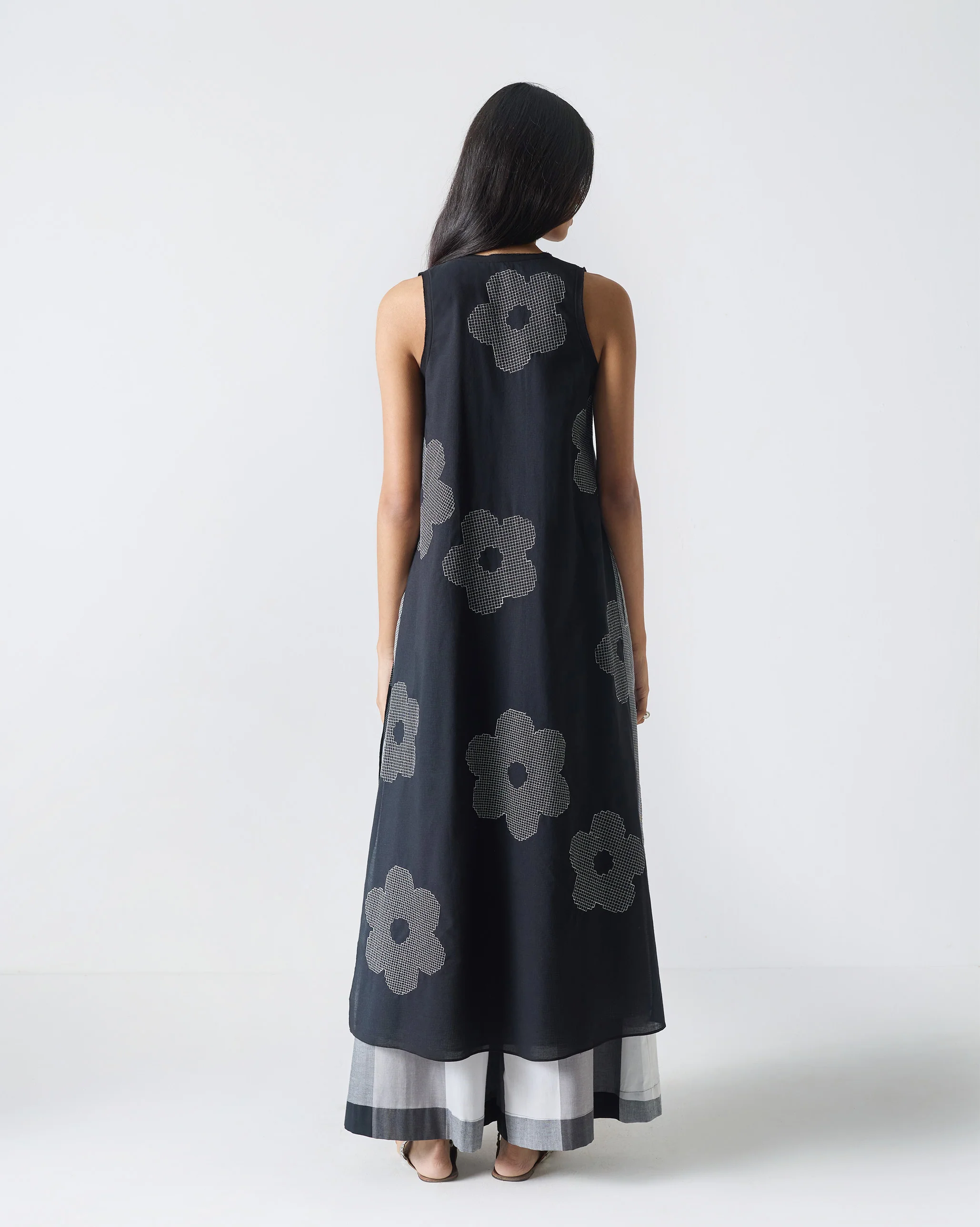 Double Layer Kurta - Black & White Embroidery - Image 4