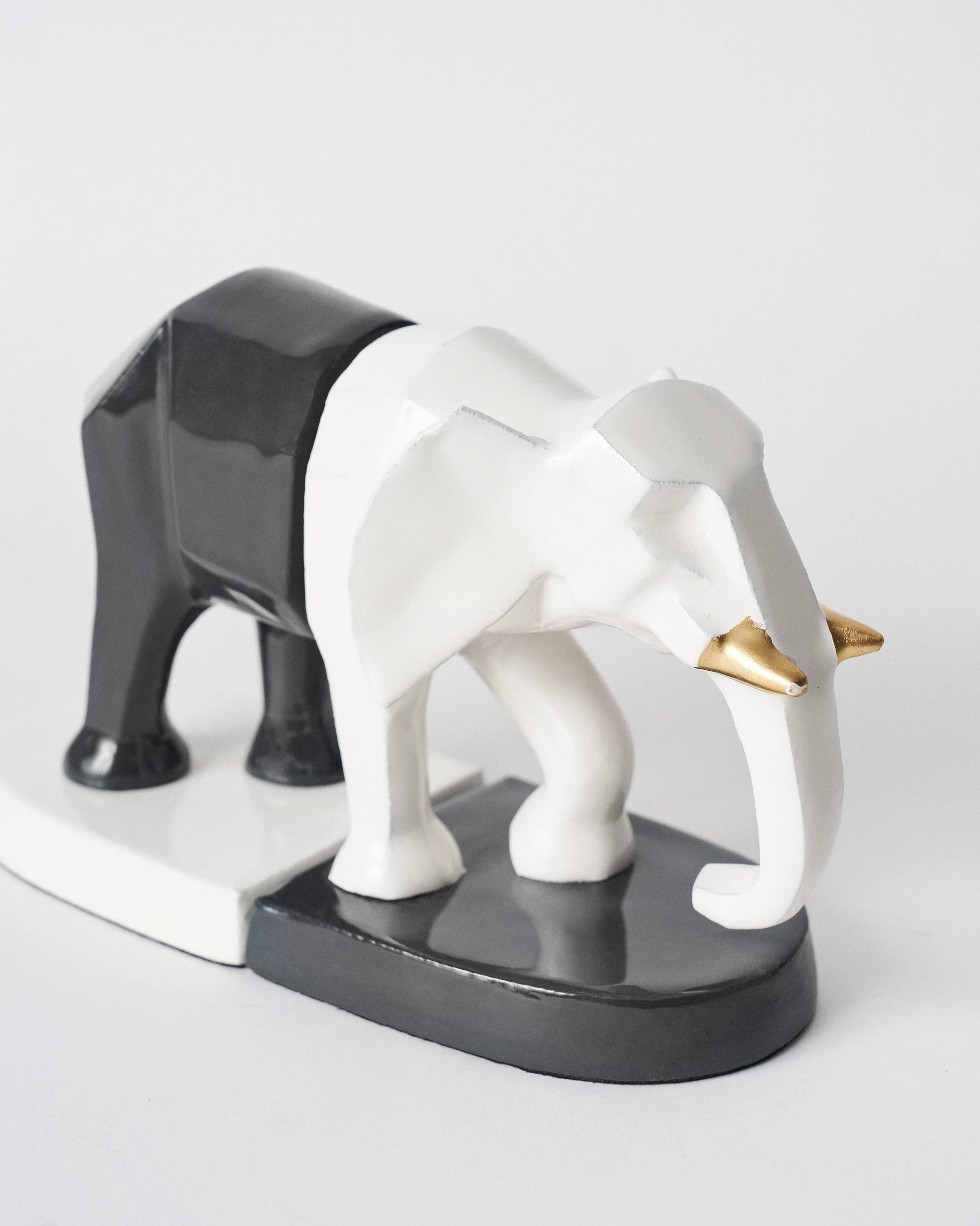 Ele Bookend - Image 2