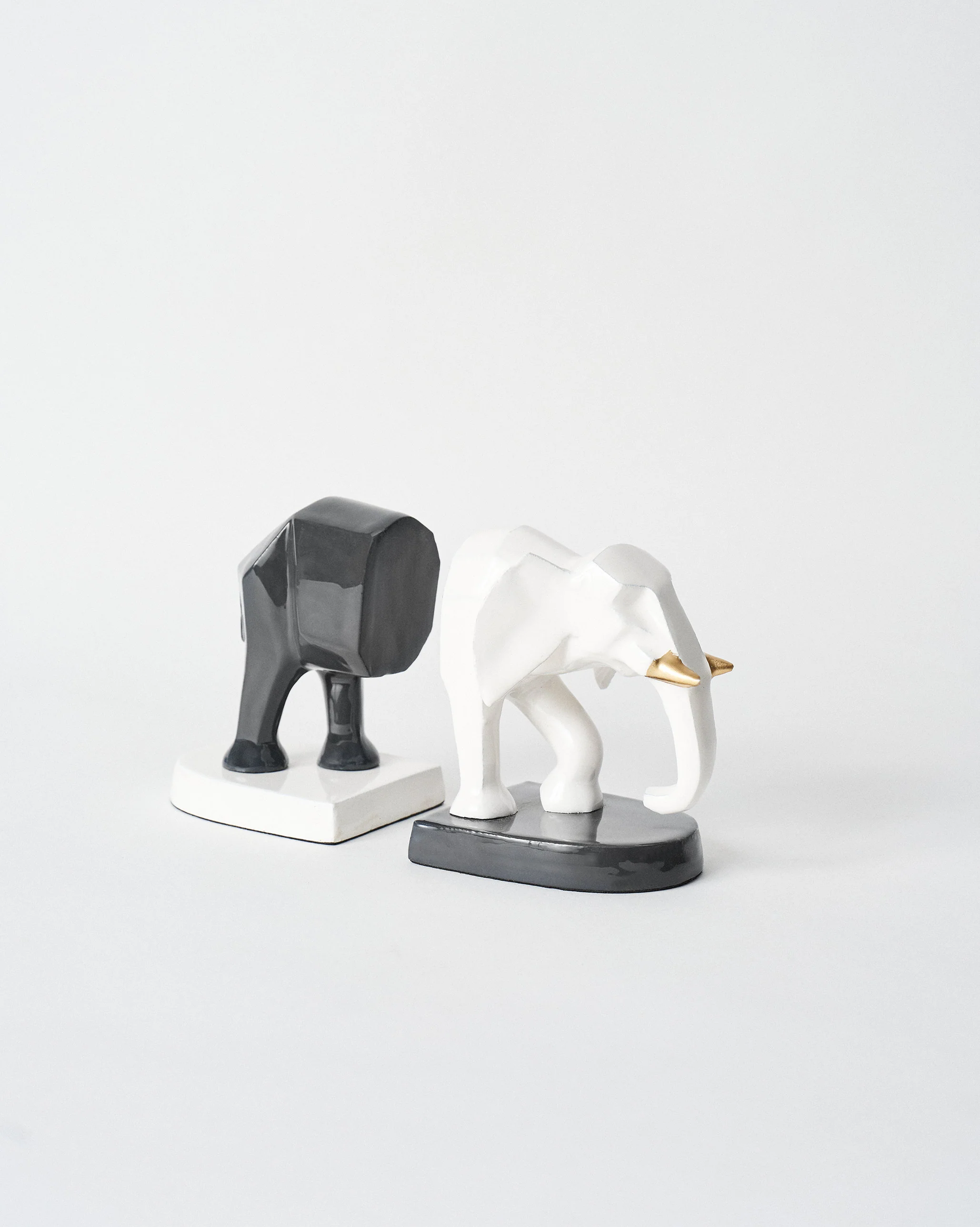 Ele Bookend - Image 3