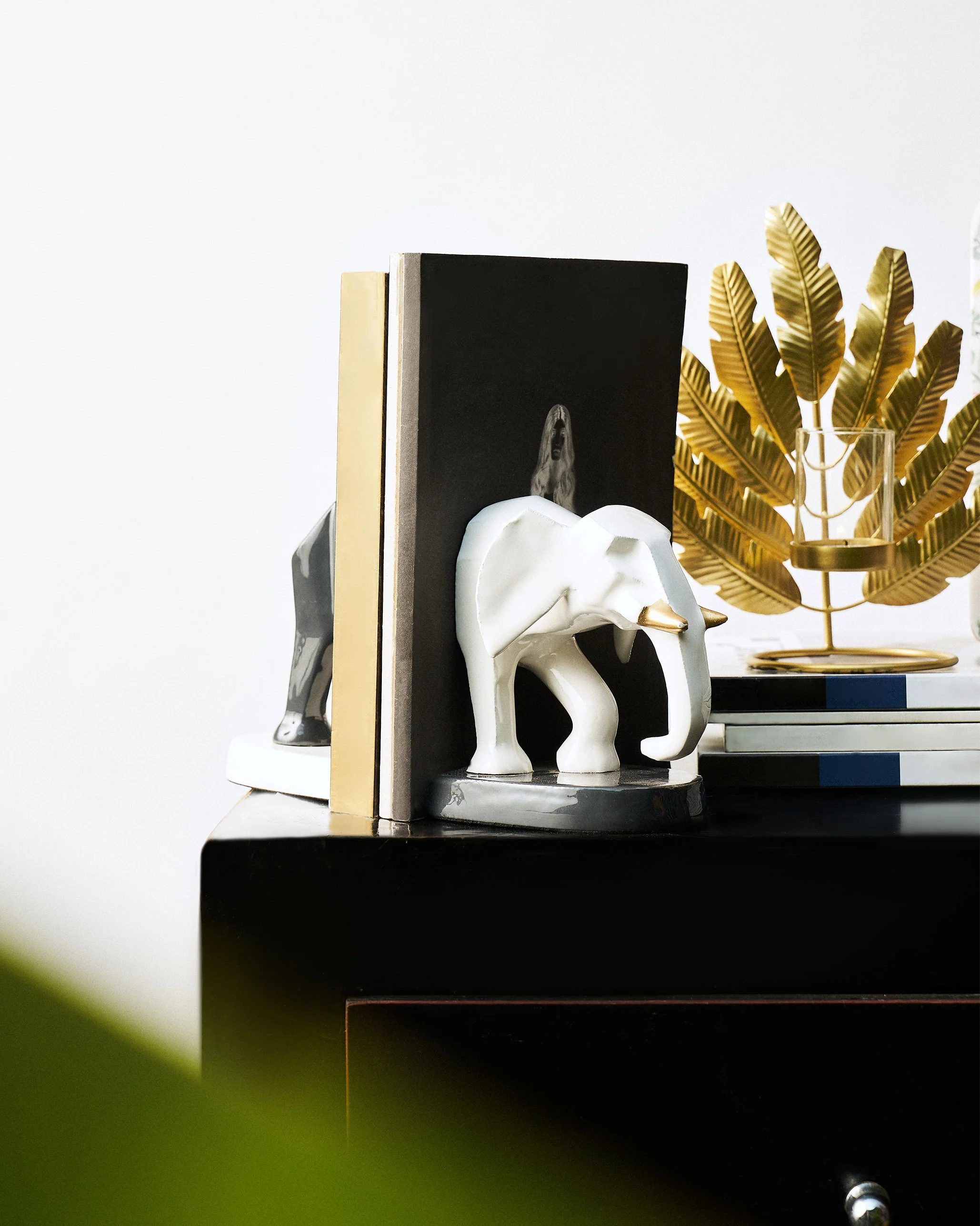 Ele Bookend - Image 7