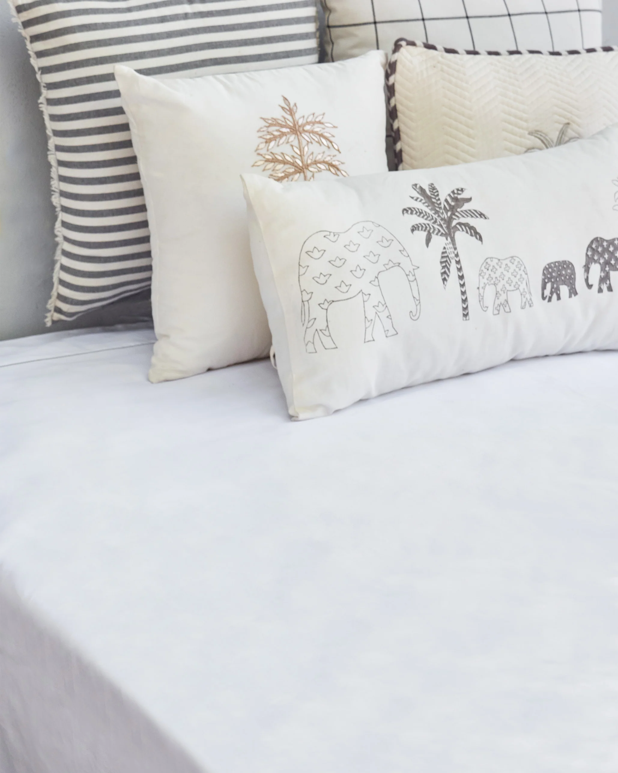 Ele Palm Bedsheet Queen with Pillow Case Set - Image 6