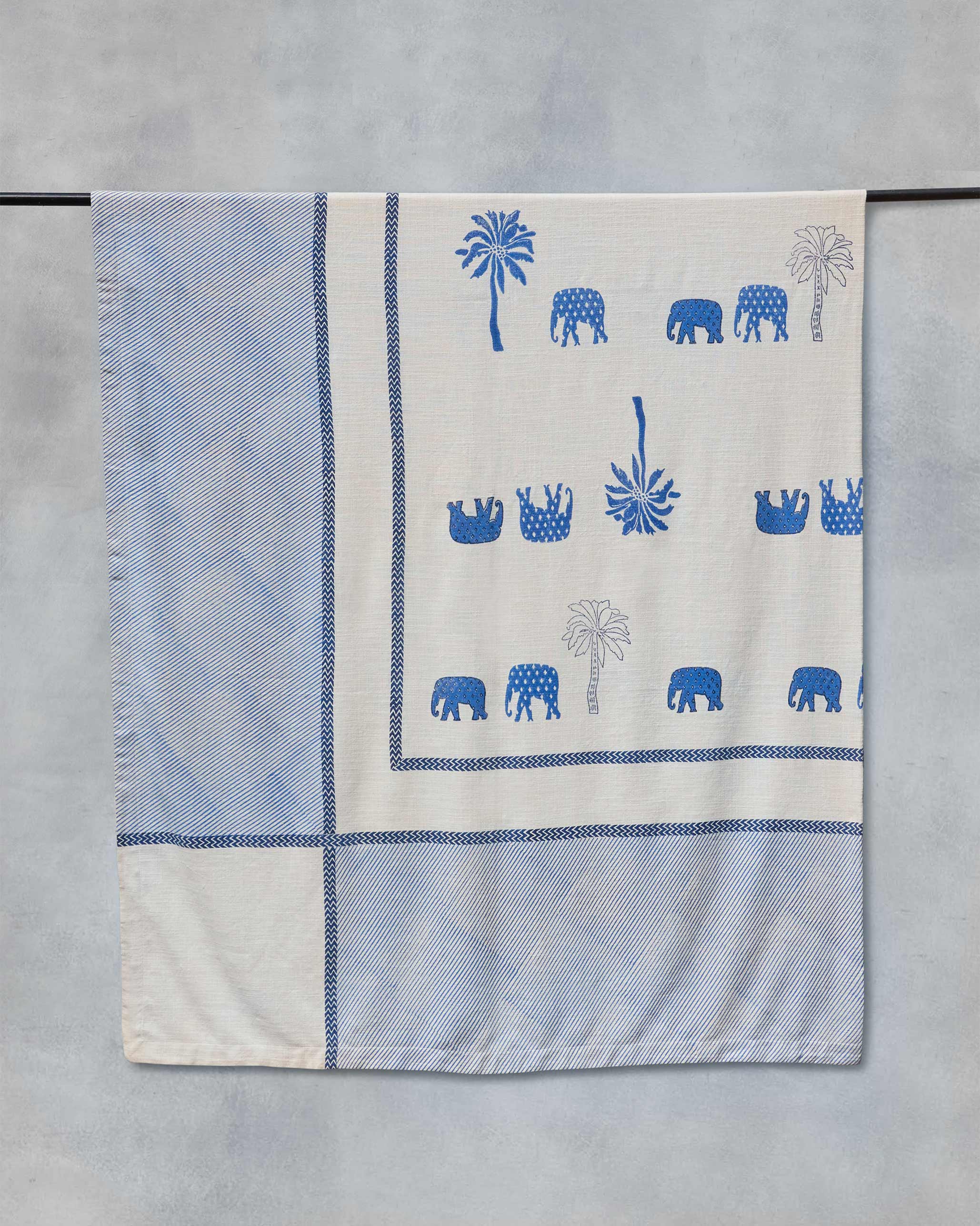 Ele Parade Bed Cover -Queen - Image 4