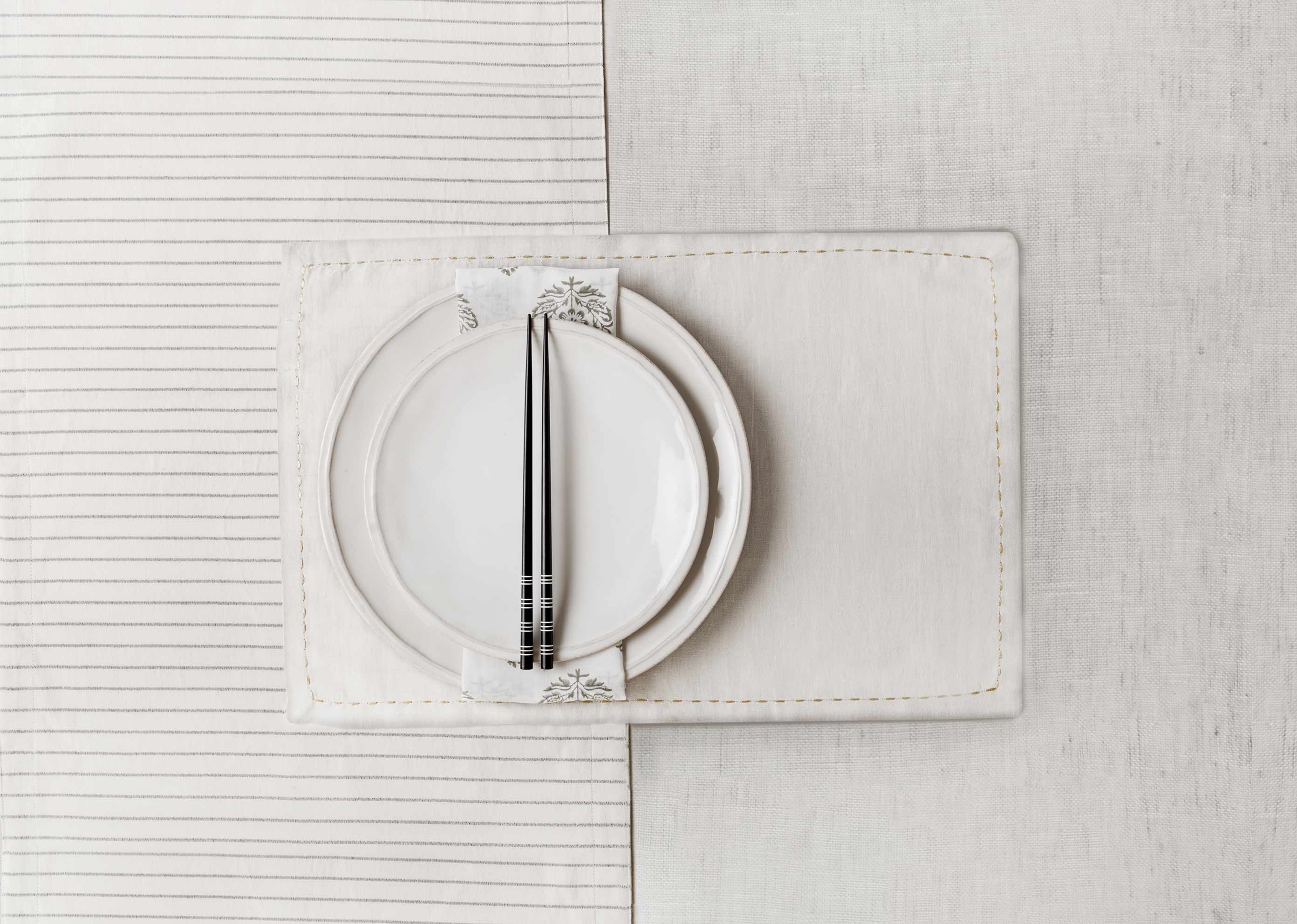 Fukuro Placemat (Set of 2) - Light Grey & Gold - Image 3