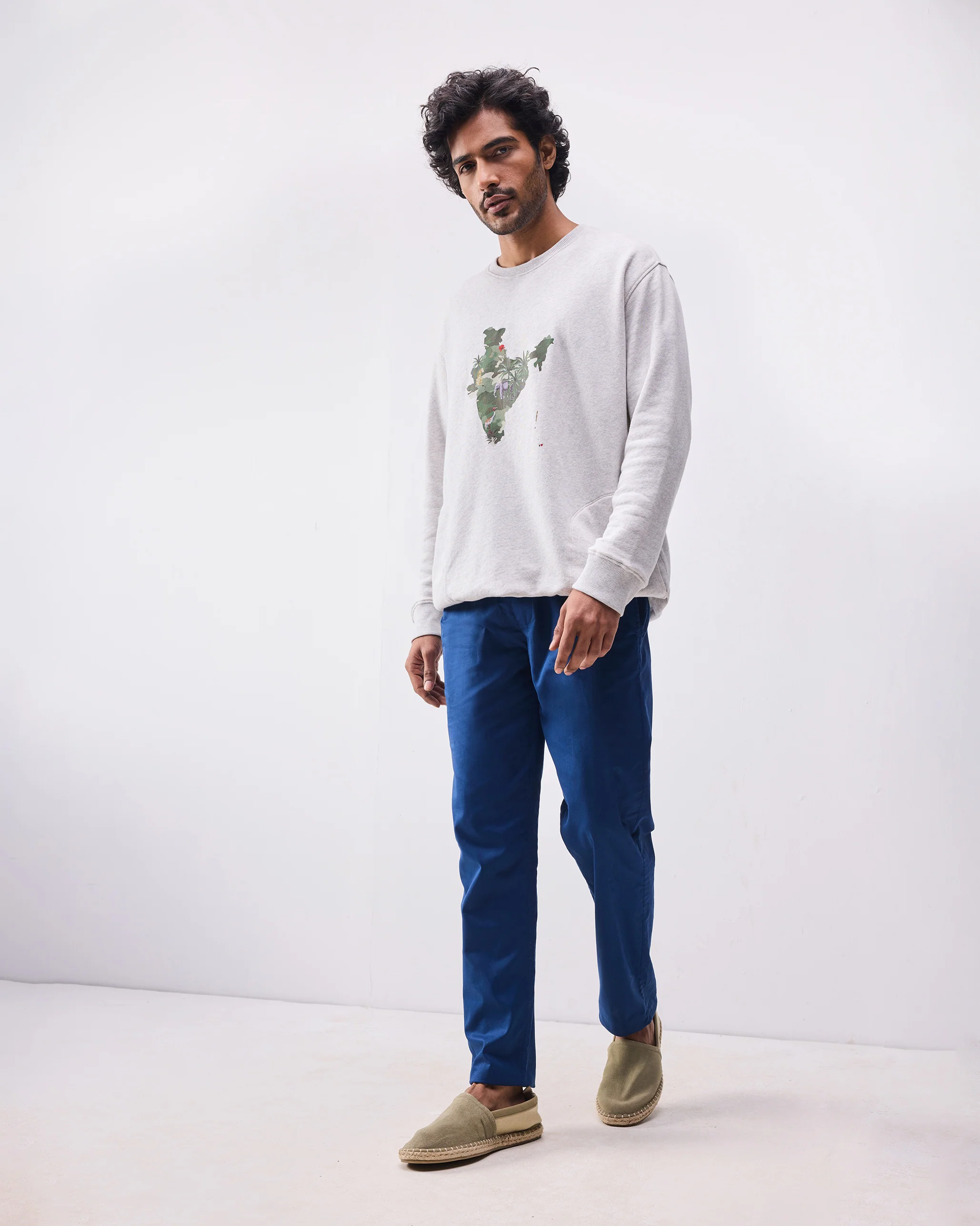 Glacier Sweatshirt - Light Grey - Image 9