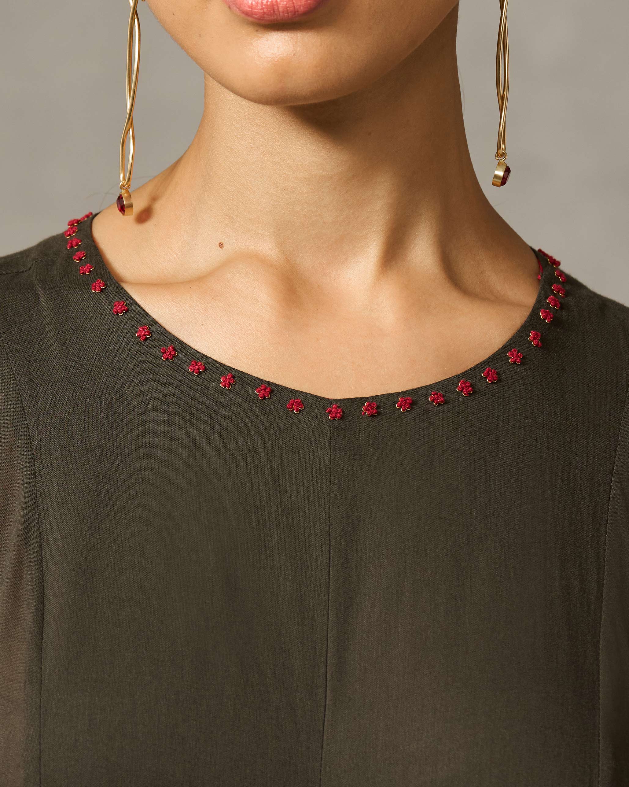 Gusset Round Neck Kurta - Deep Green Embroidered - Image 4