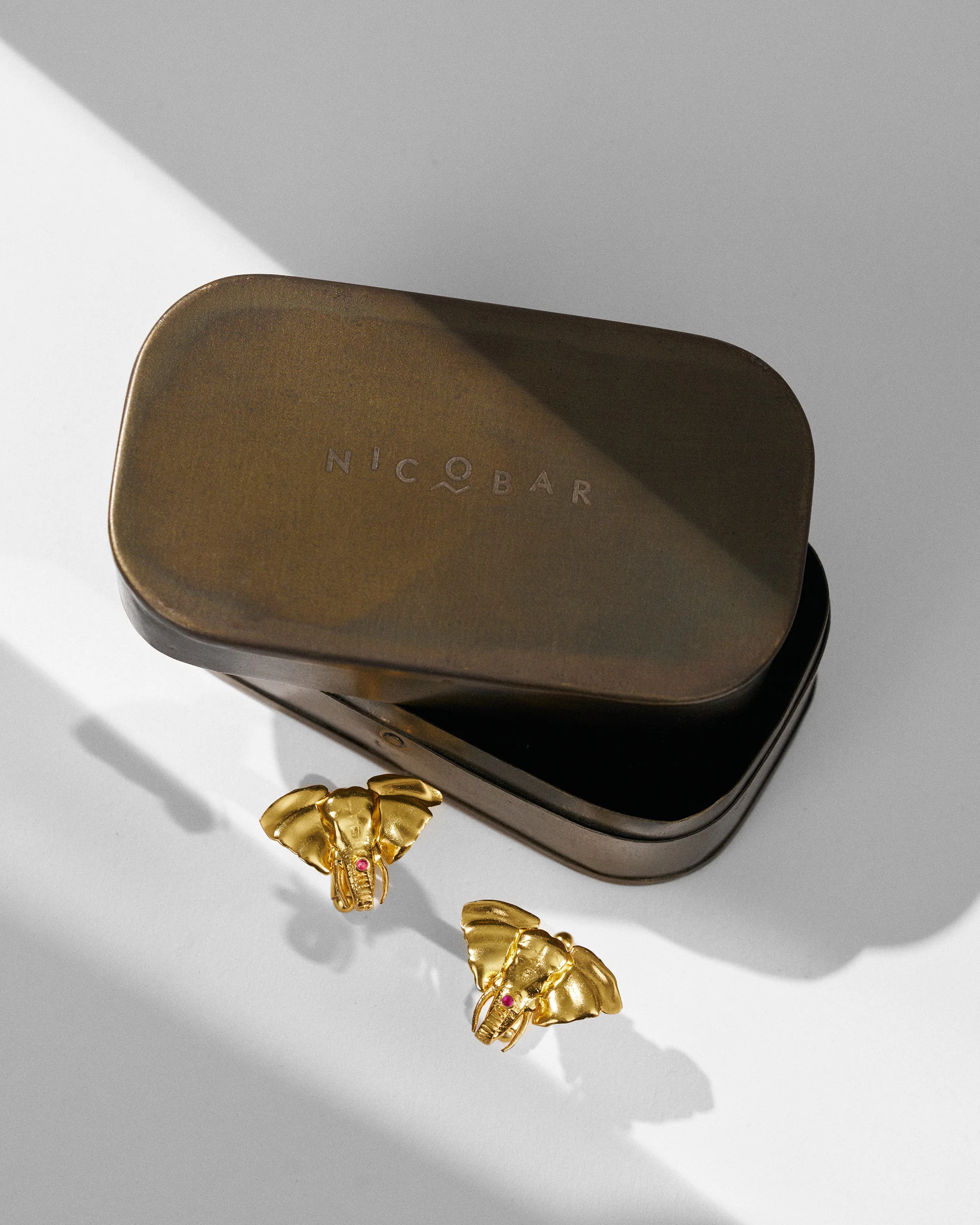Haathi Cufflinks - Gold - Image 4