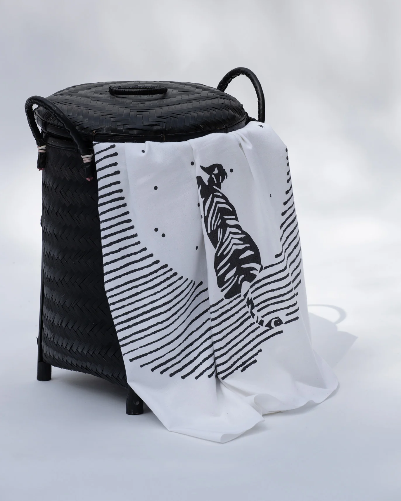 Halo Towel - White & Black - Image 2