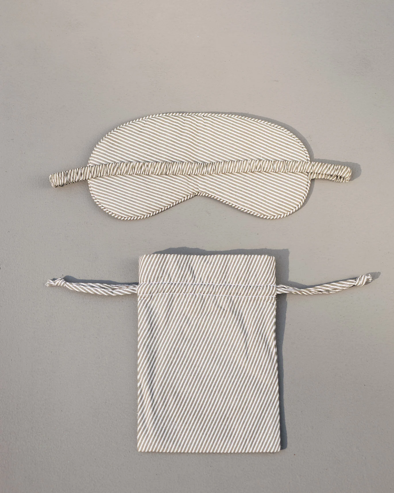 Heart Snooze Eye Mask & Pouch - Image 2