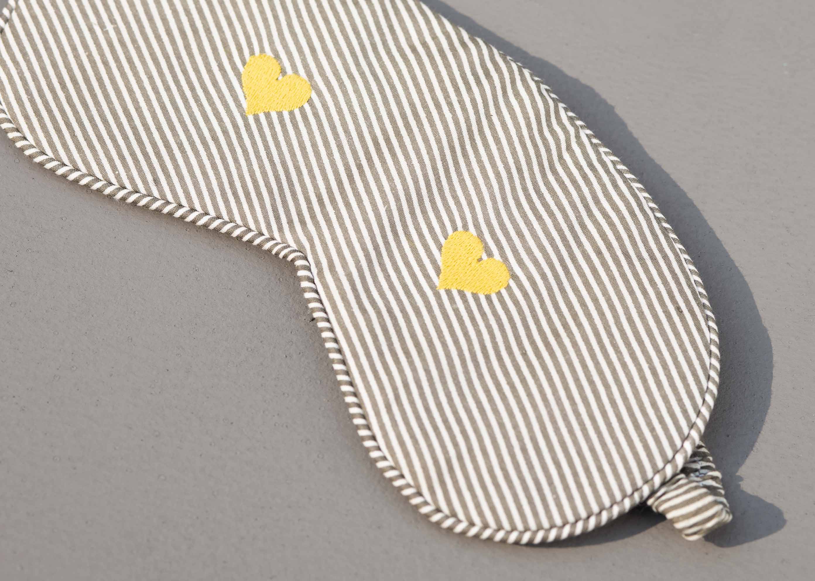 Heart Snooze Eye Mask & Pouch - Image 3