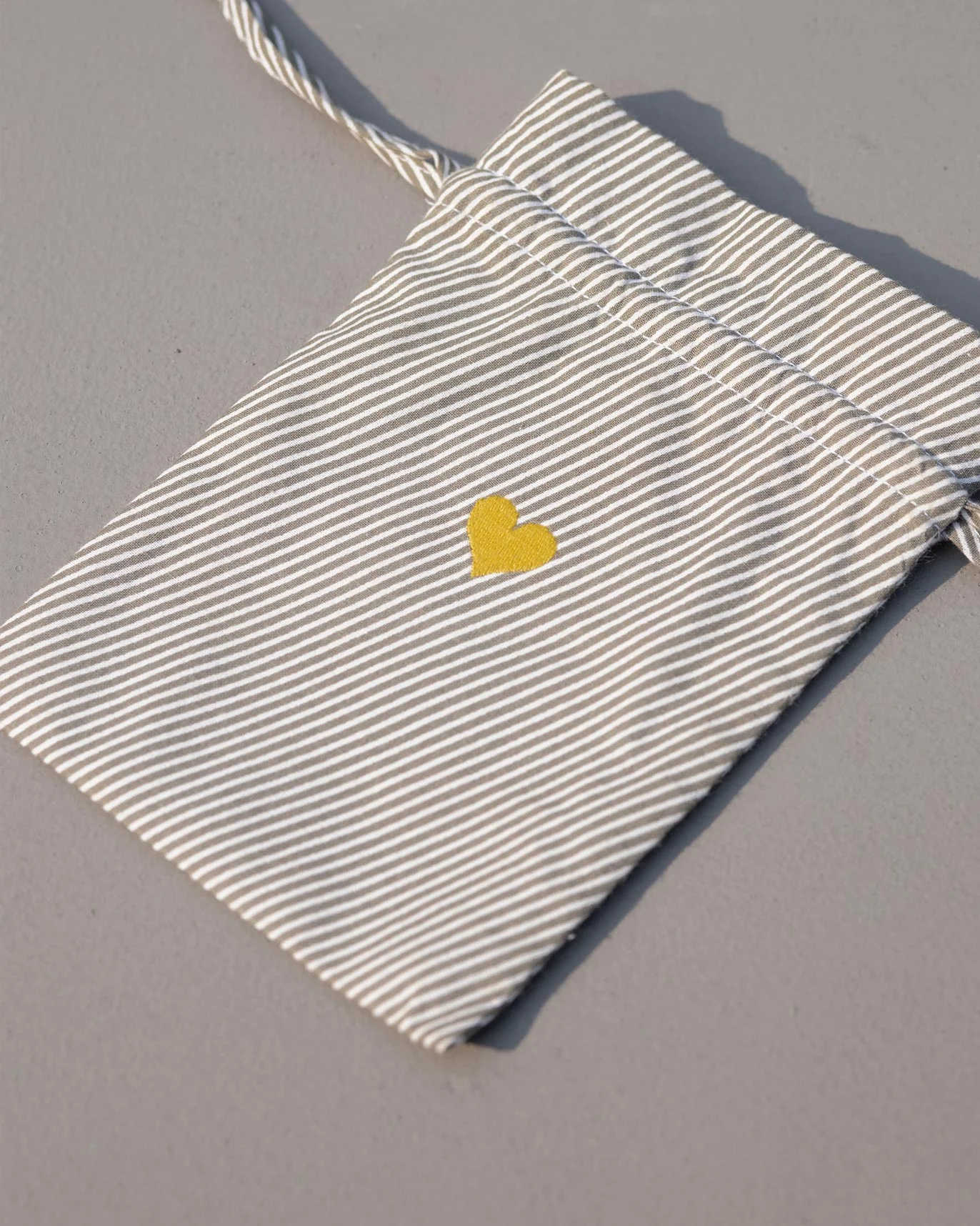 Heart Snooze Eye Mask & Pouch - Image 4