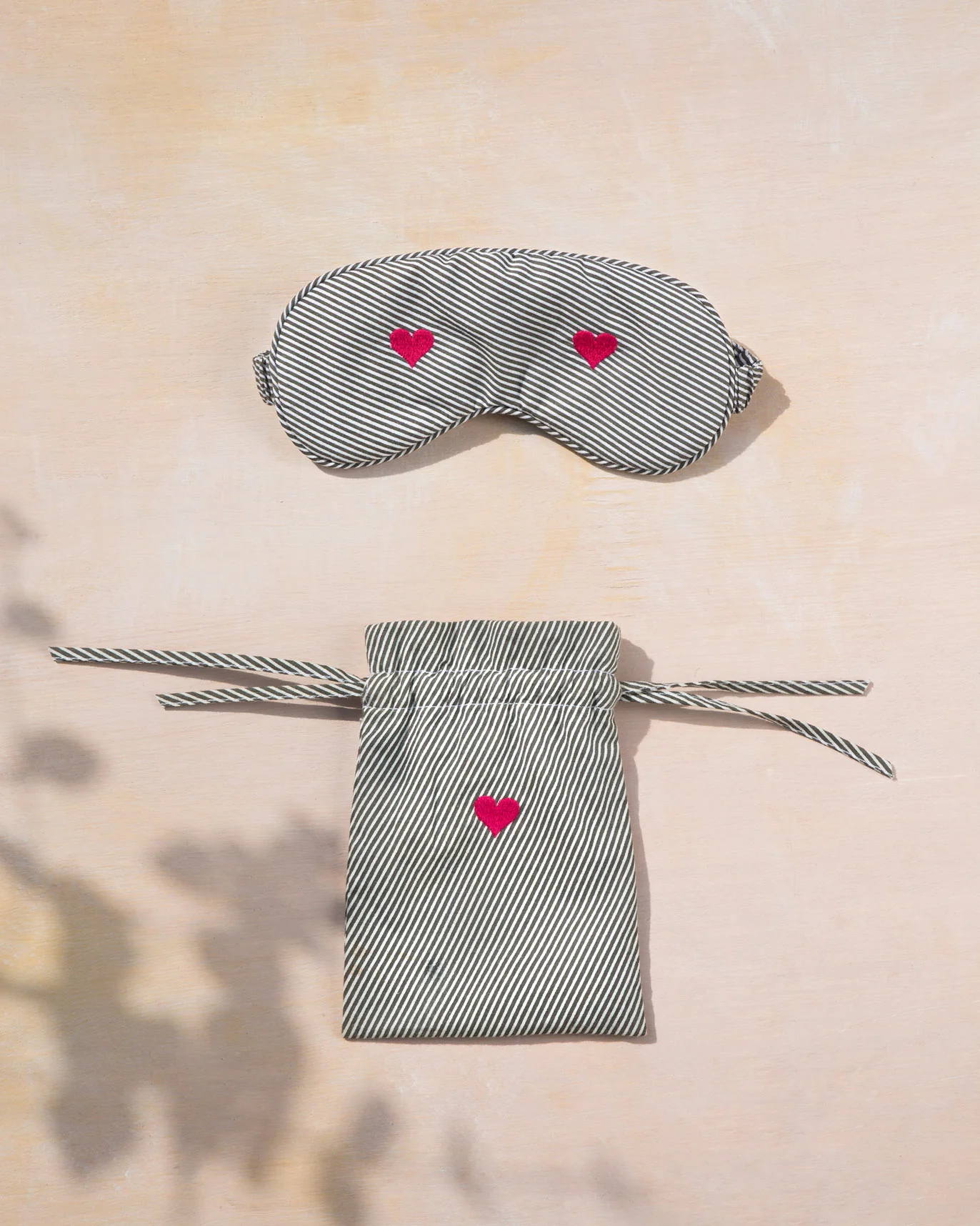 Heart Snooze Eye Mask & Pouch - Image 2