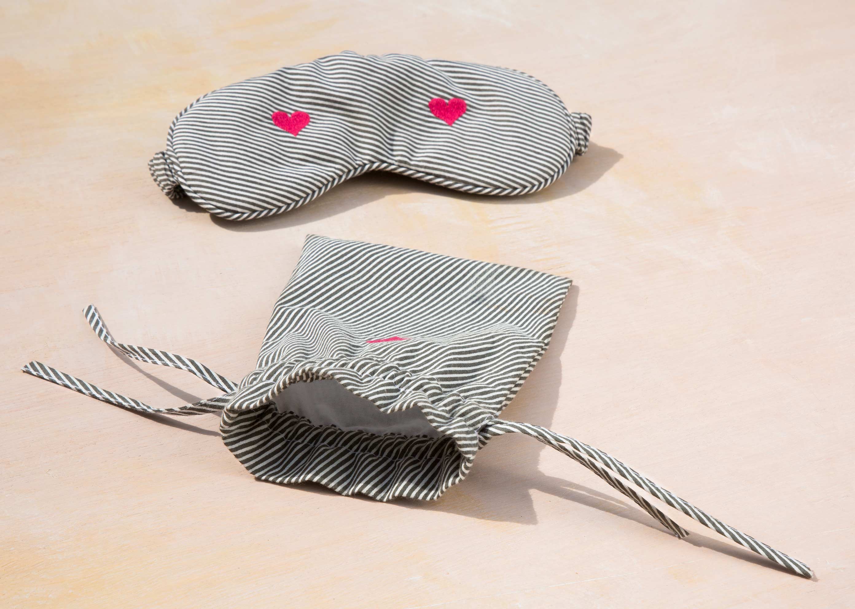 Heart Snooze Eye Mask & Pouch - Image 3