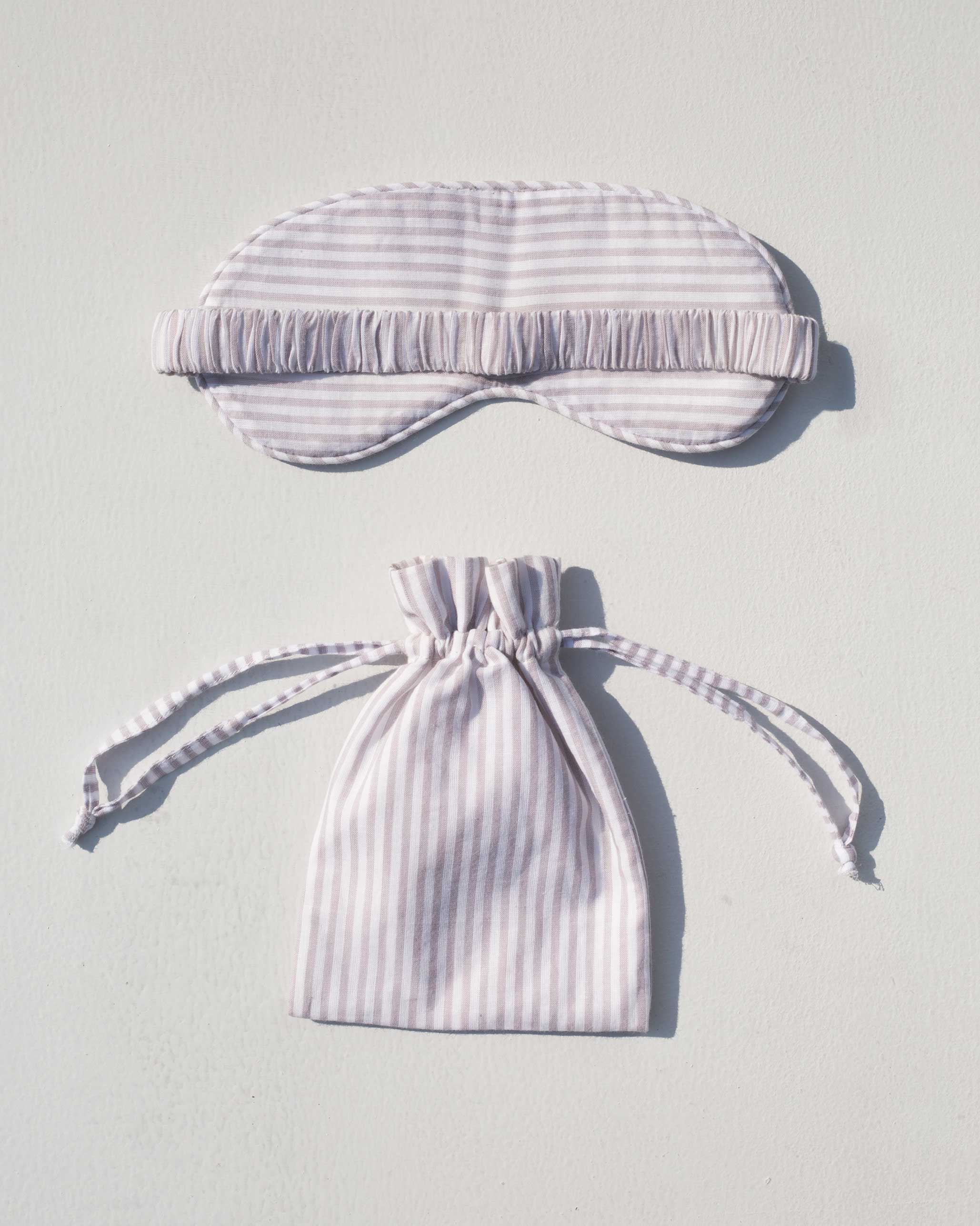 Heart Snooze Eye Mask with Pouch - Image 2