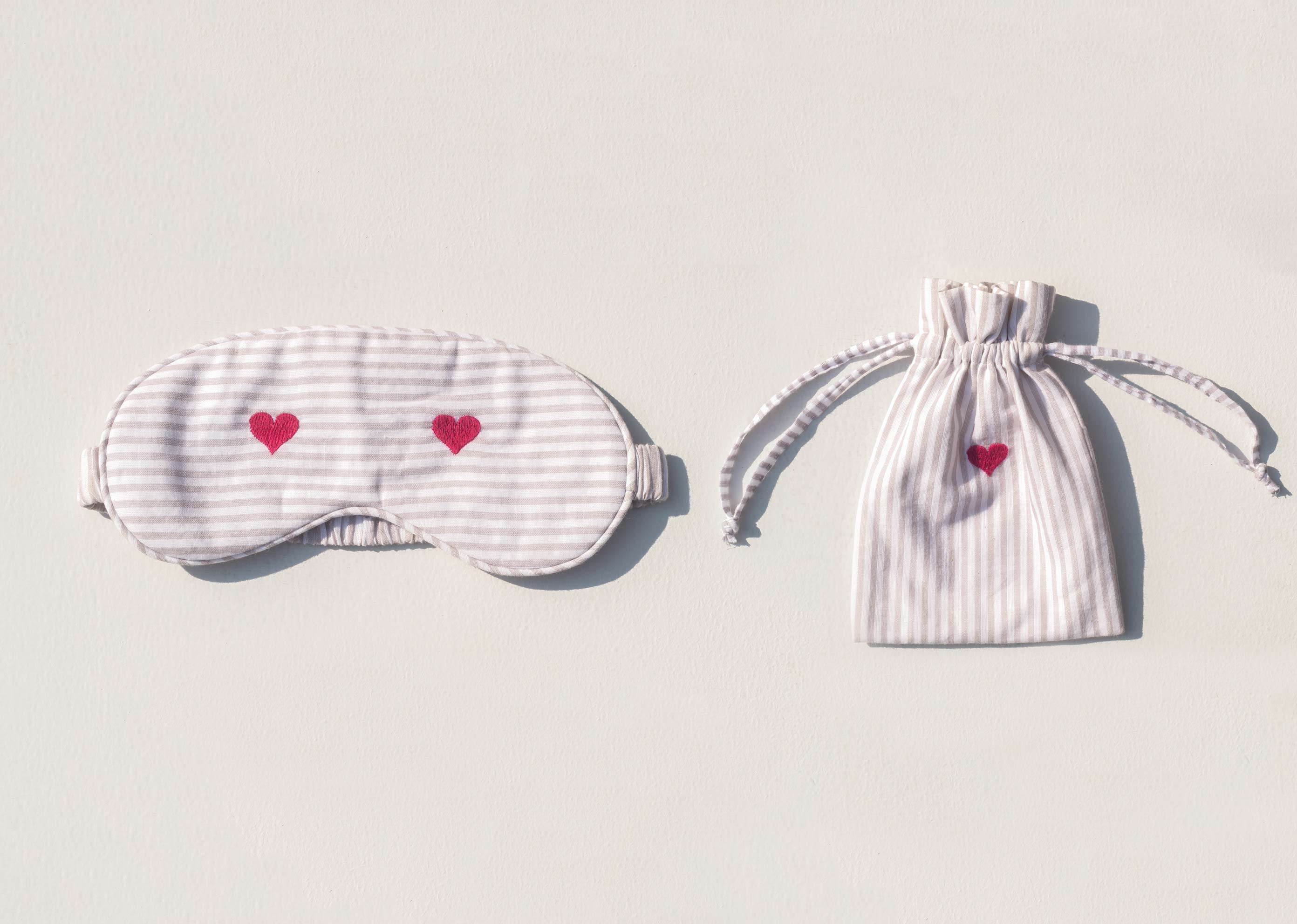 Heart Snooze Eye Mask with Pouch - Image 3