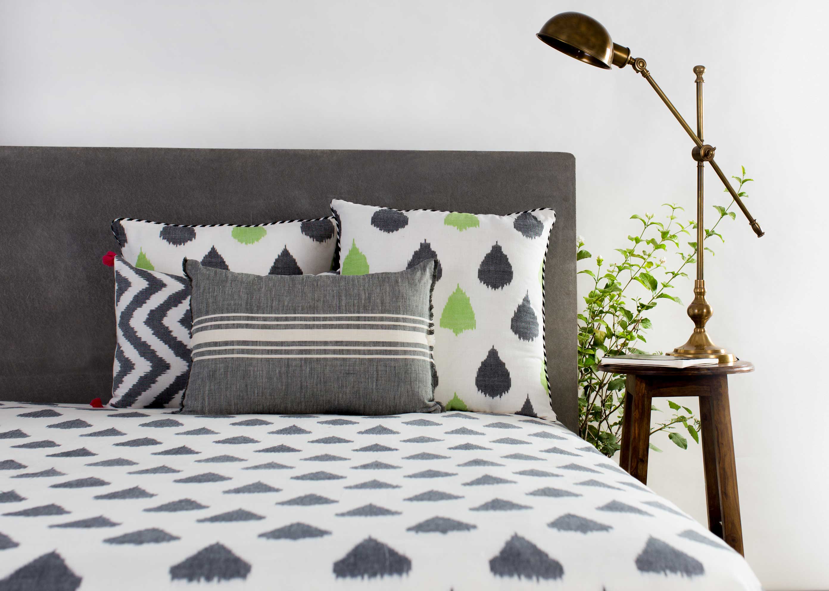 Ikat Tear drop King Bed Cover - Image 3