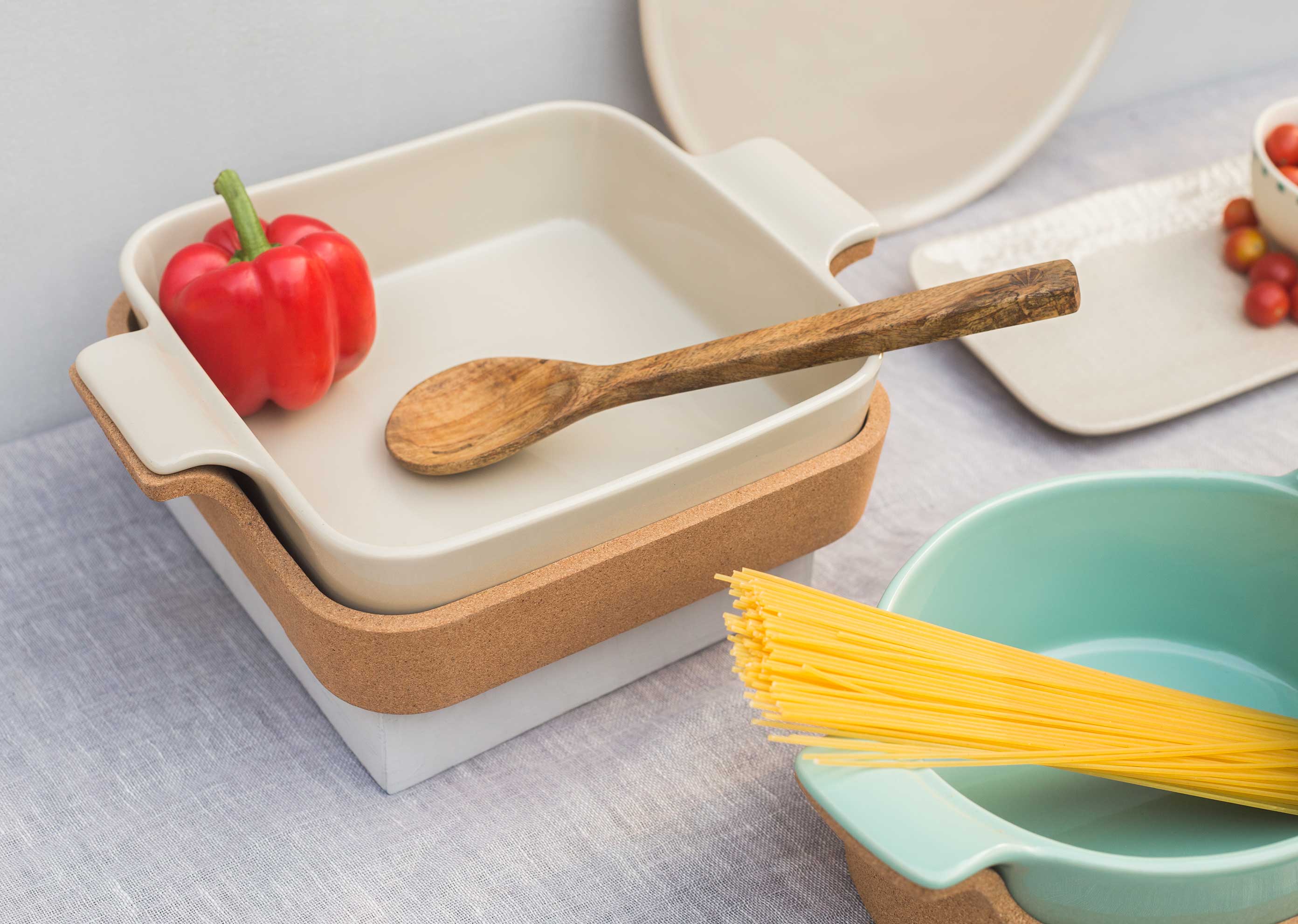 Java Baking Dish with Cork Lining - Image 3