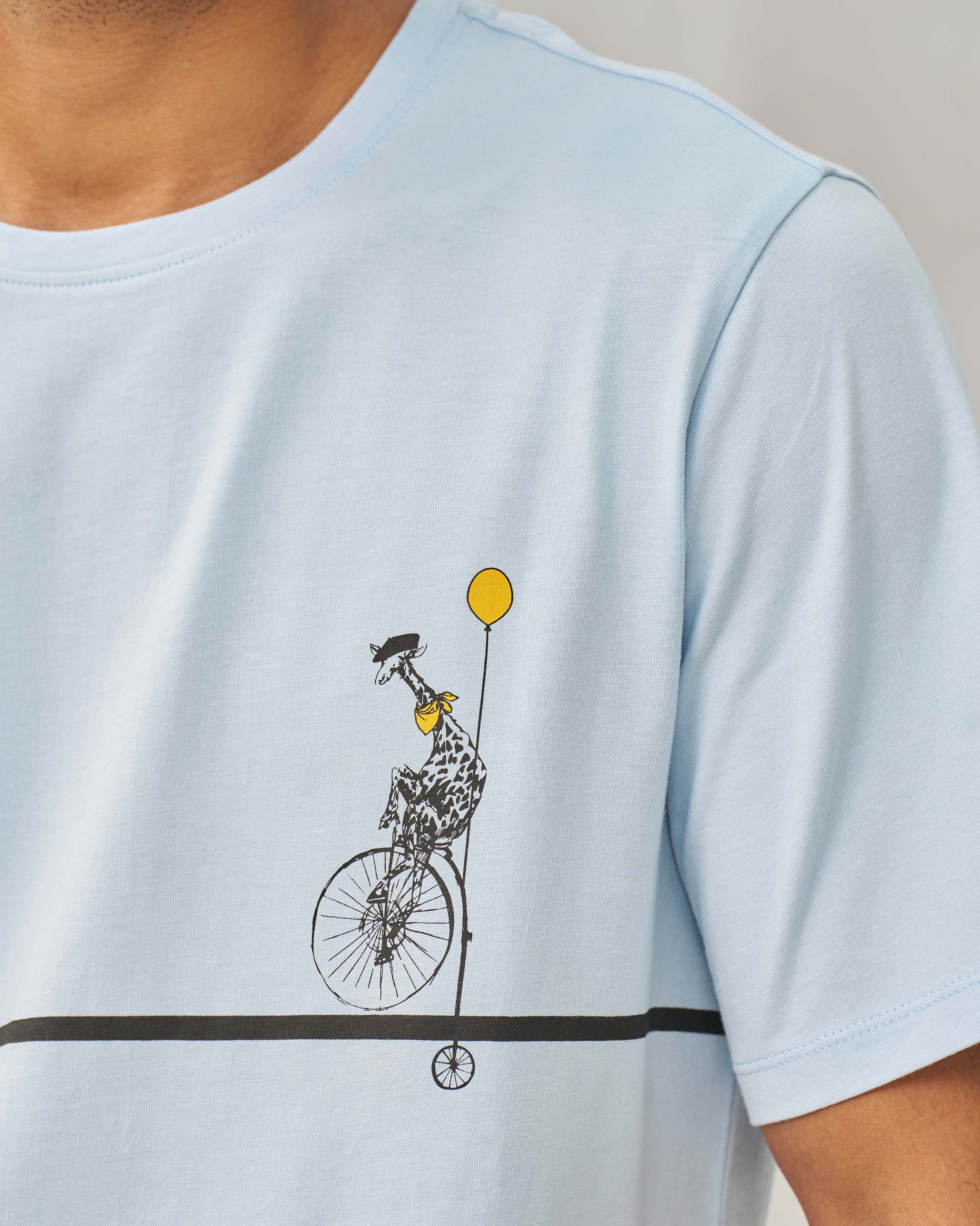 Juggling Giraffe T-shirt - Light Blue - Image 2